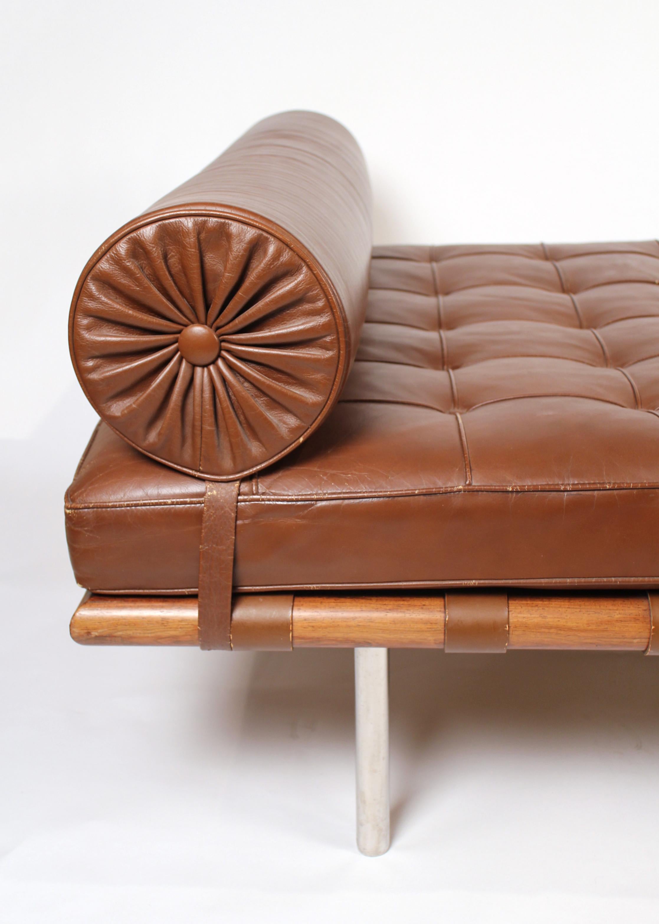 Bauhaus Lit de repos en bois de rose:: conçu par Ludwig Mies van der Rohe:: datant du début de la production