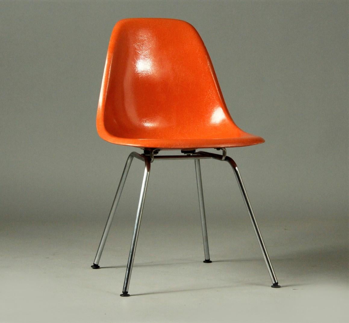 Early Production Set of 4 Fiberglass Chairs by Eames for Herman Miller, 1950s For Sale 3