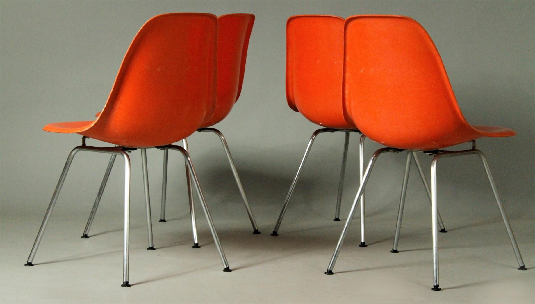 20th Century Early Production Set of 4 Fiberglass Chairs by Eames for Herman Miller, 1950s For Sale