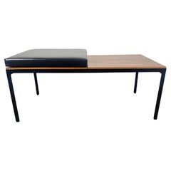 Banc en forme de T en noyer/ fer/cuir de la première production, par Florence Knoll