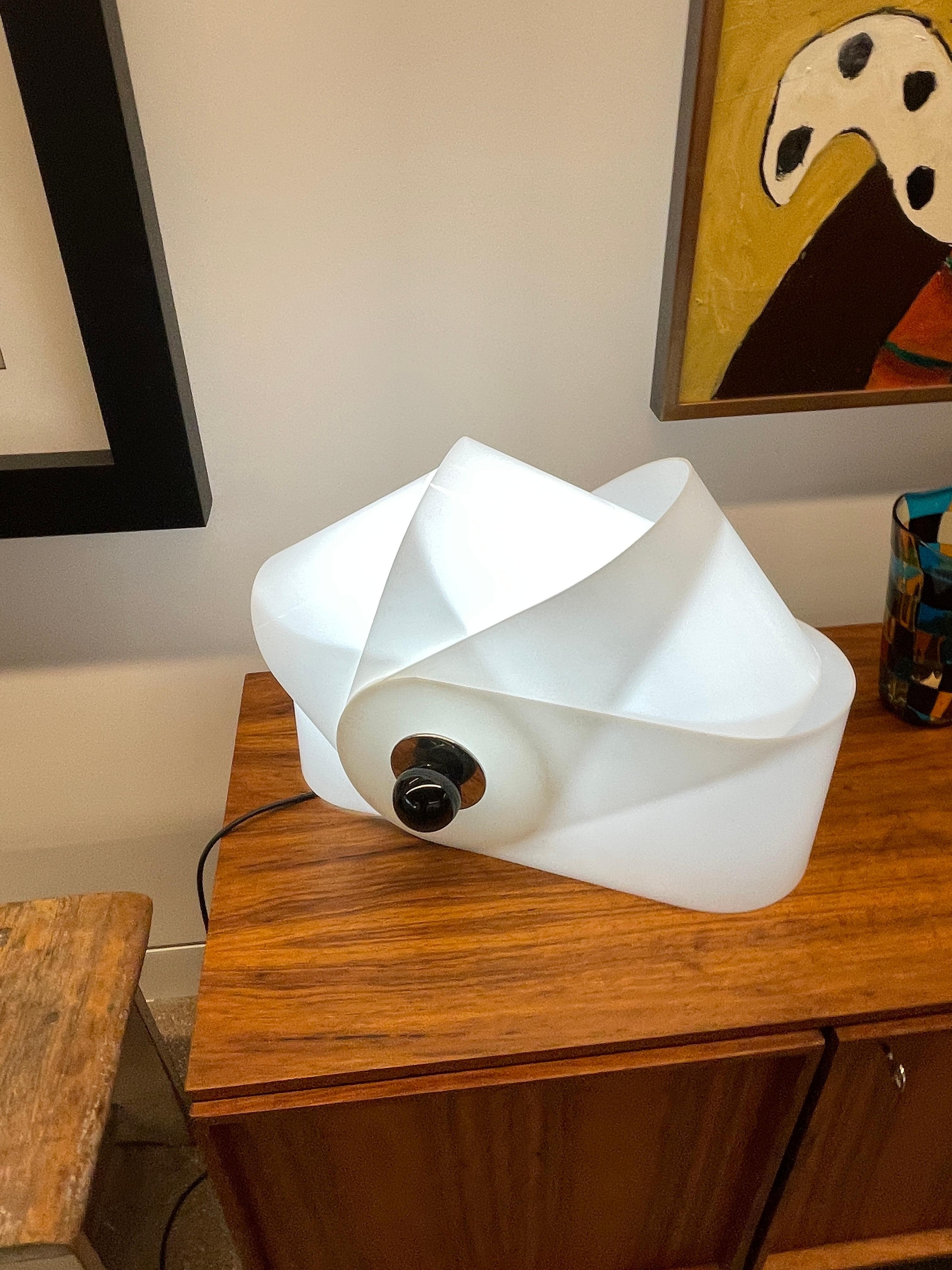 20th Century Early Production White Model “Gherpe” Table Lamp by Superstudio for Poltronova For Sale