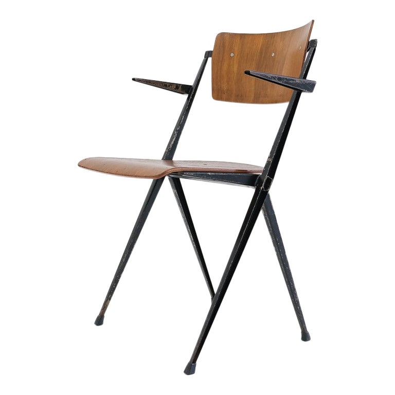 Sedia a bracci Pyramid di Wim Rietveld per Ahrend de Cirkel del febbraio 1964 in vendita