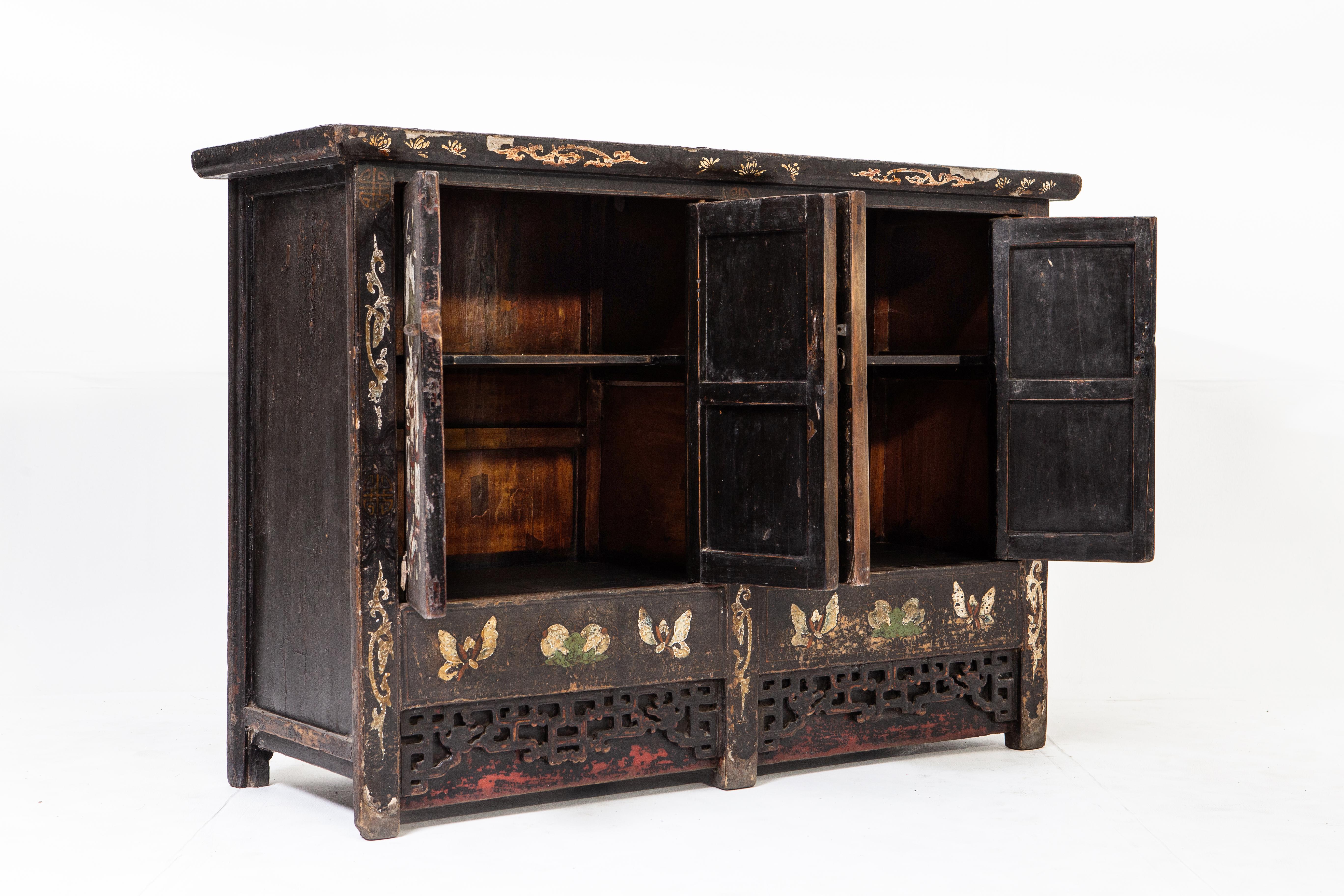 Early Qing Dynasty Painted Cabinet with Two Pairs of Doors In Good Condition In Chicago, IL