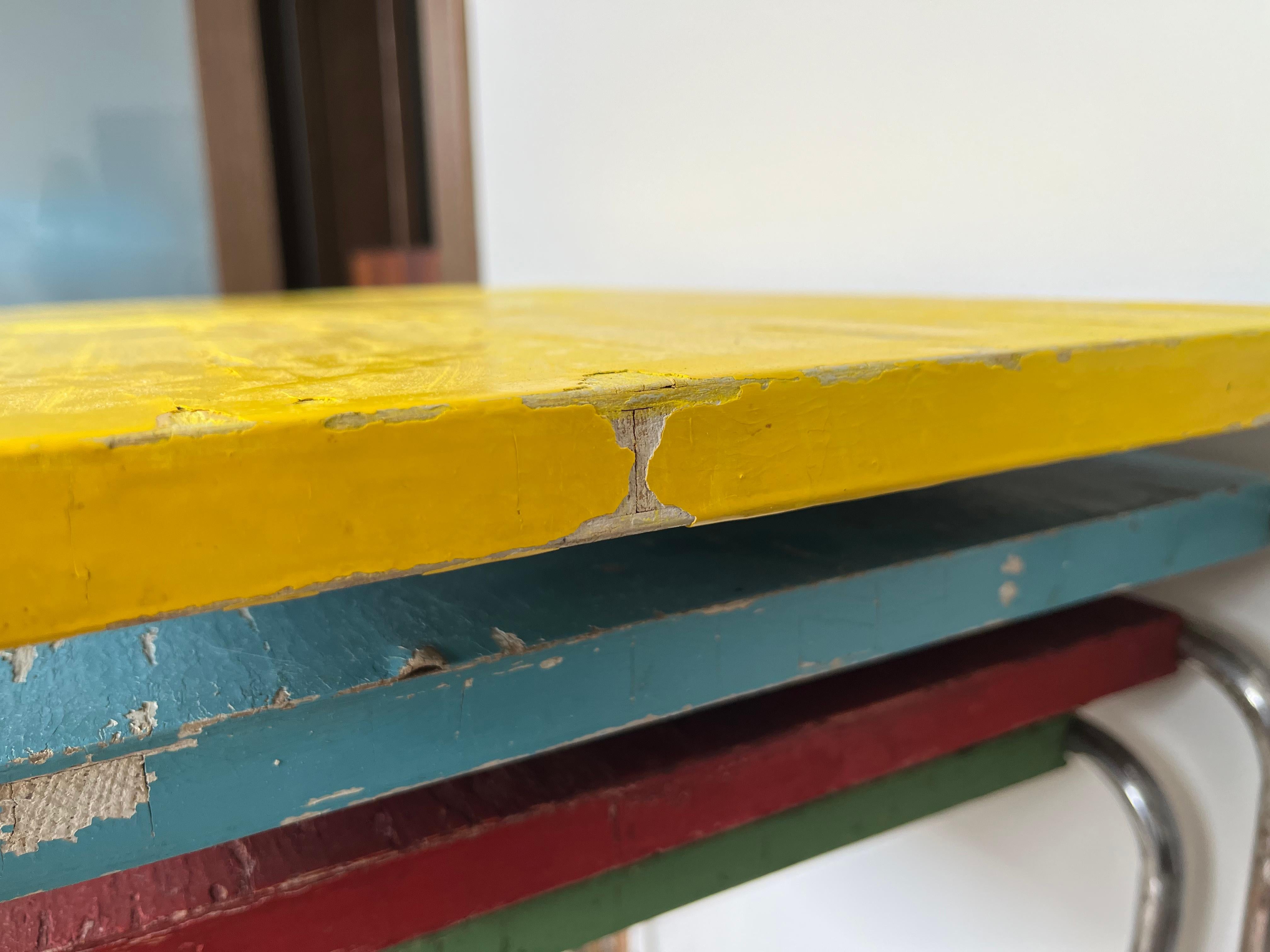 Frühe seltene farbige Bauhaus-Nesting-Tische B9, Marcel Breuer/ Thonet Lizenz (Chrom) im Angebot