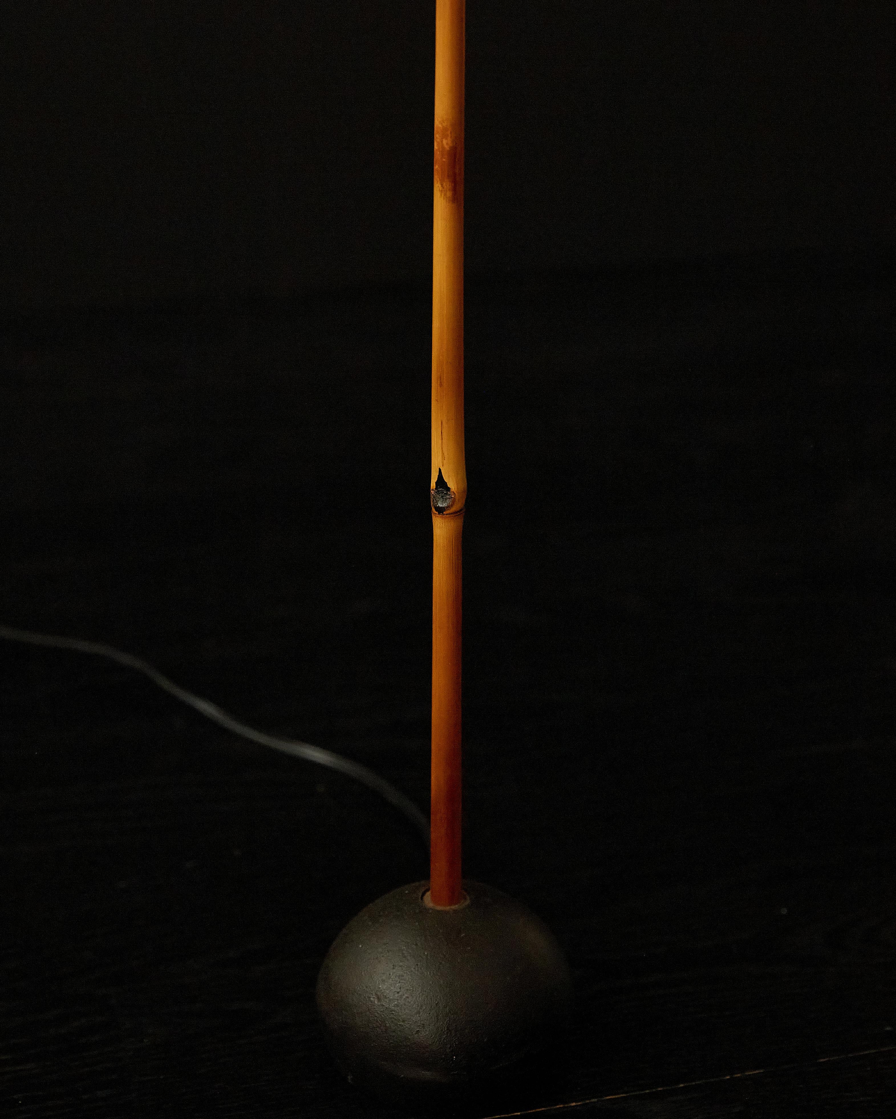 Frühe seltene Isamu Noguchi Akari-Leuchtenskulpturen, Modell 41S Kugeln, Bambussockel im Angebot 1