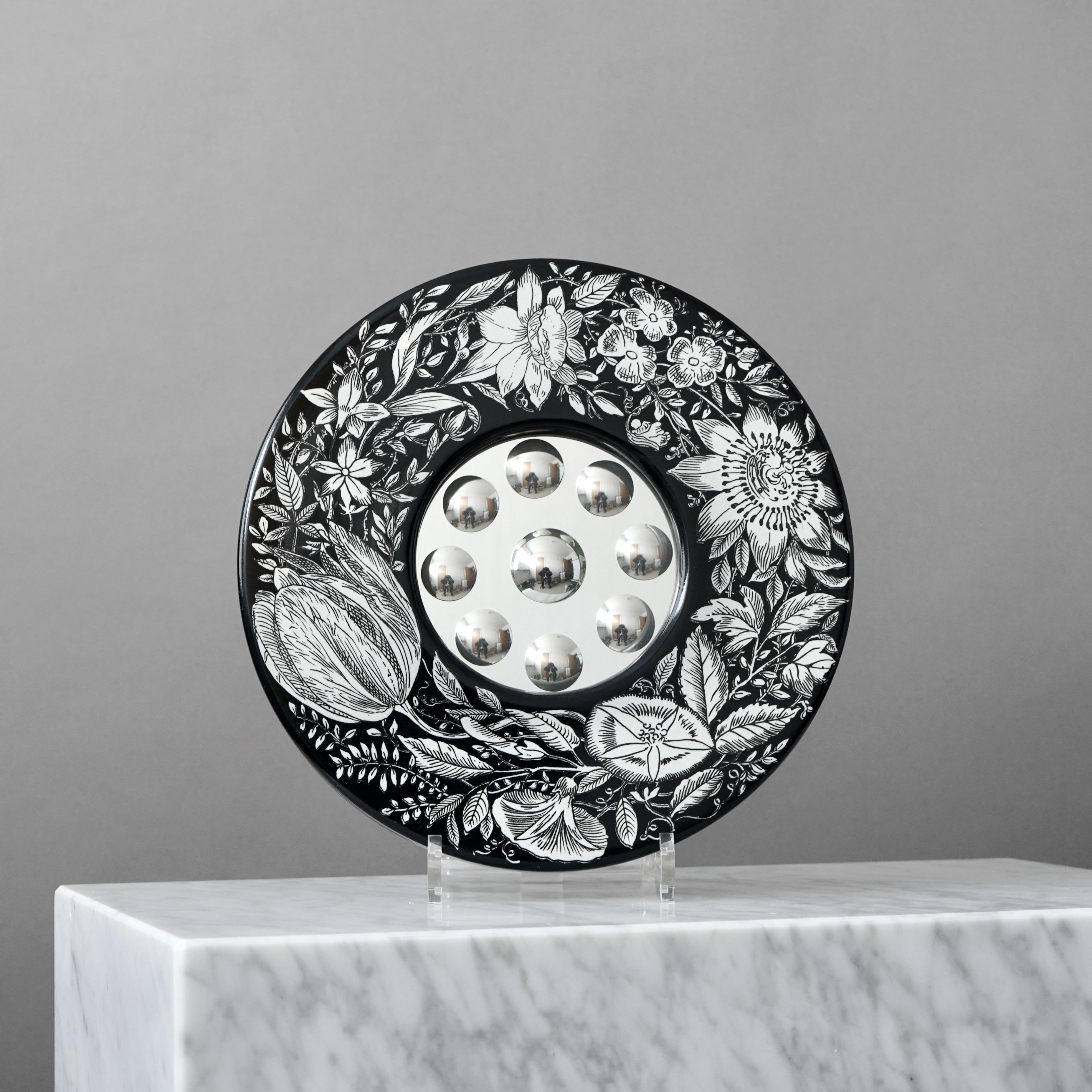 Early Rare Piero Fornasetti 'Corona di fiori' Convex Optical Mirror, Italy 1950s For Sale 2