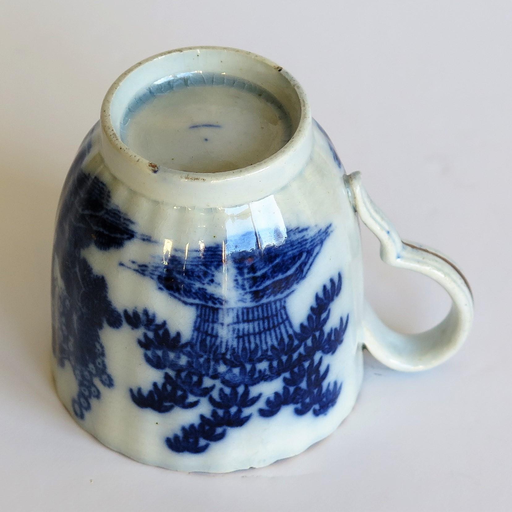Tasse à café des débuts Bleu et Blanc garçon sur un Buffalo Ptn probablement Spode, vers 1790 en vente 9