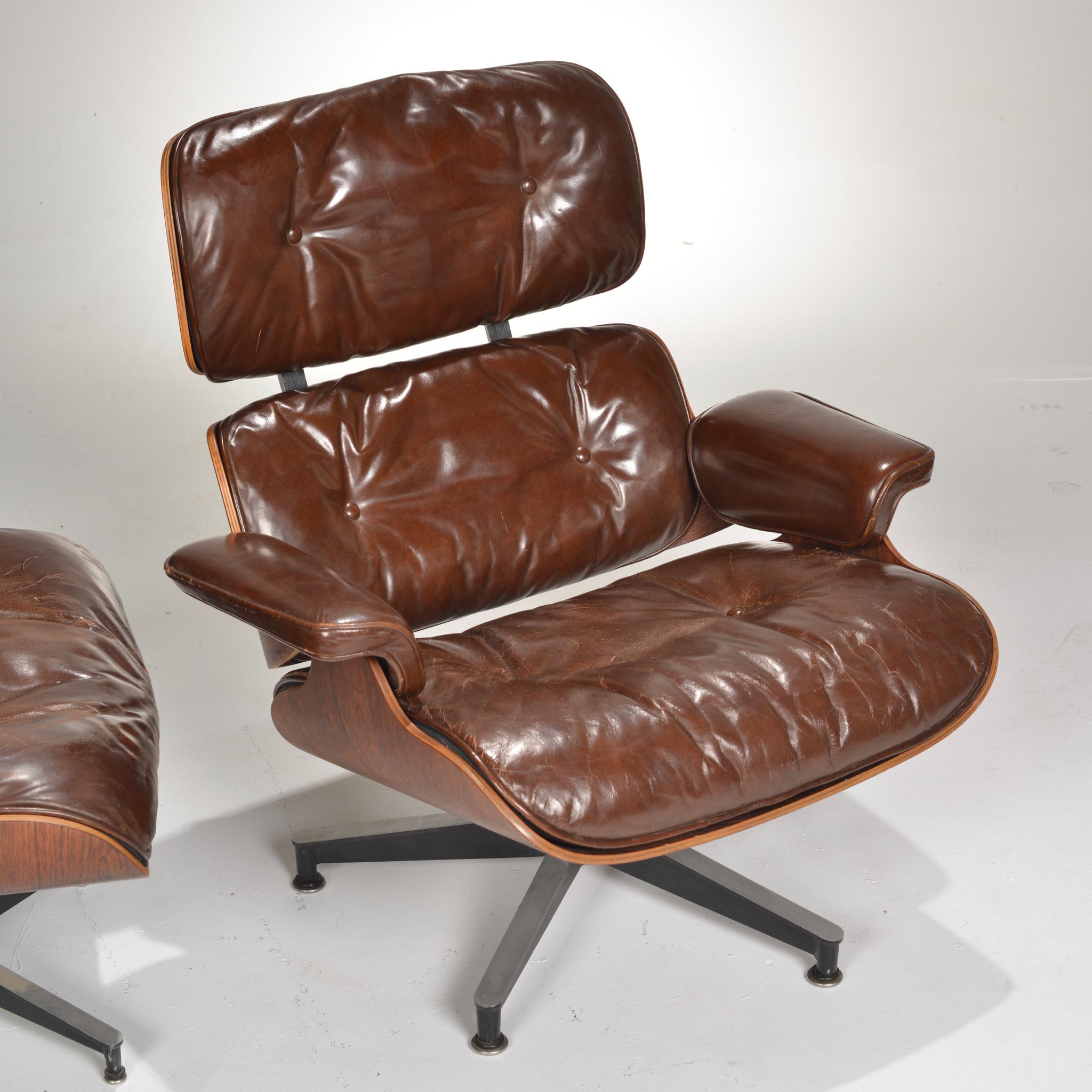 Early Ray & Charles Eames for Herman Miller Lounge Chair and Ottoman in Rosewood In Good Condition In Los Angeles, CA