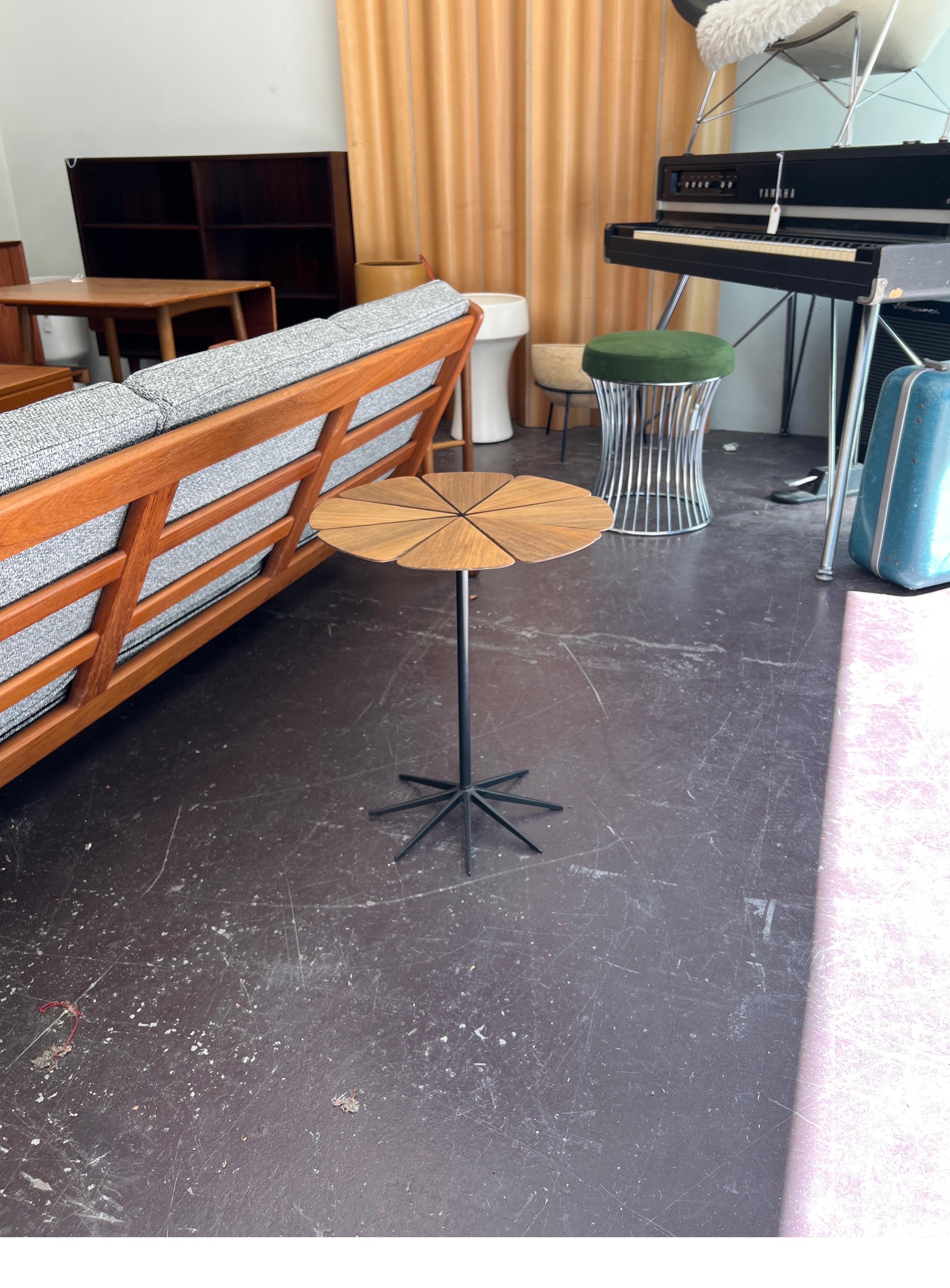 Early Redwood Richard Schultz for Knoll Petal Pedal Side Table Mid Century In Excellent Condition For Sale In Boise, ID