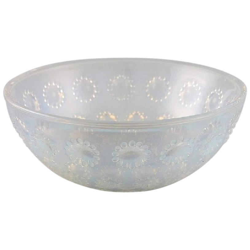 Early René Lalique "Asters" Bowl in Art Glass, Dated before 1945