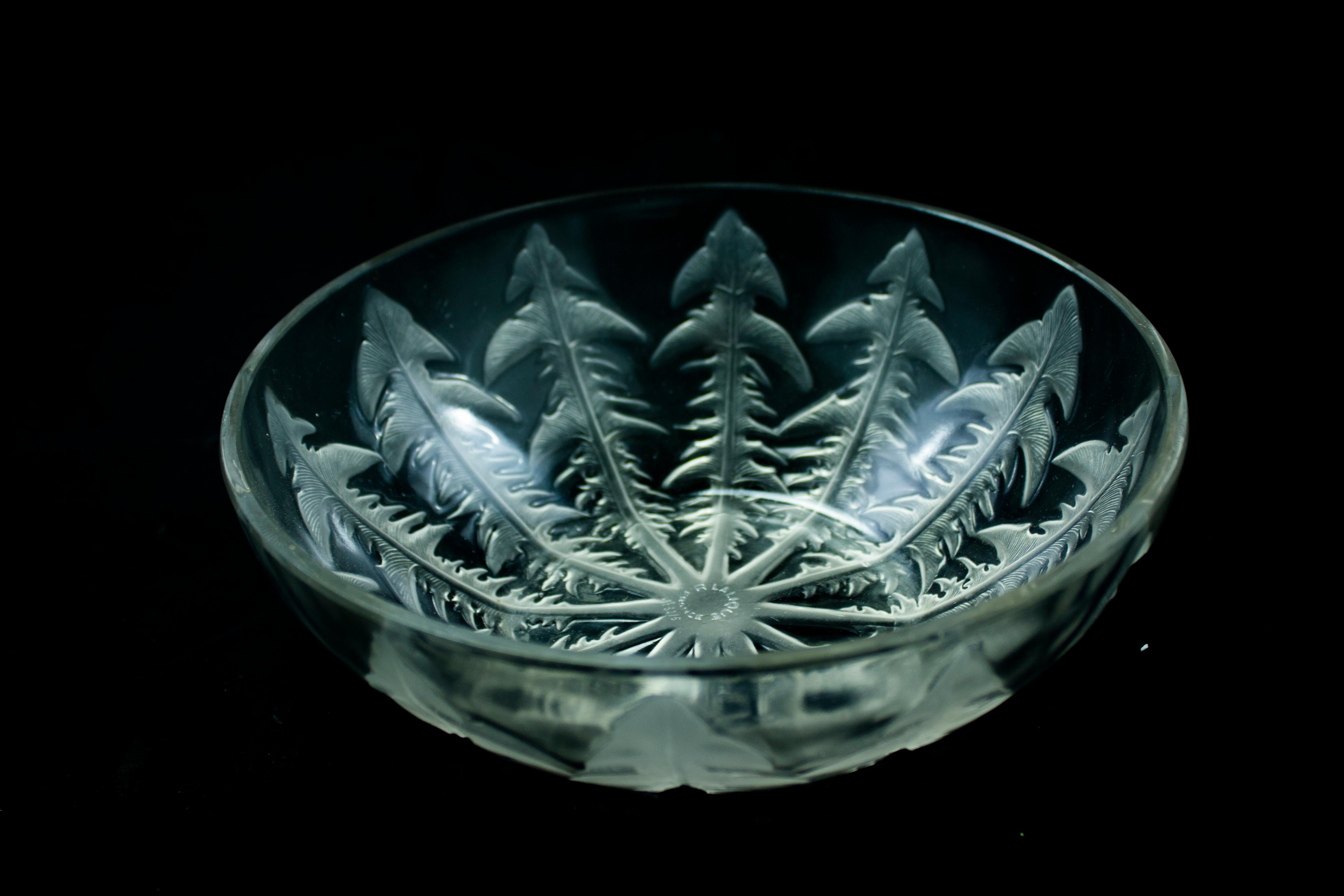 French Early René Lalique, Dandelion 'pissenlit' Bowl in Clear Art Glass, 1930s-1940s For Sale