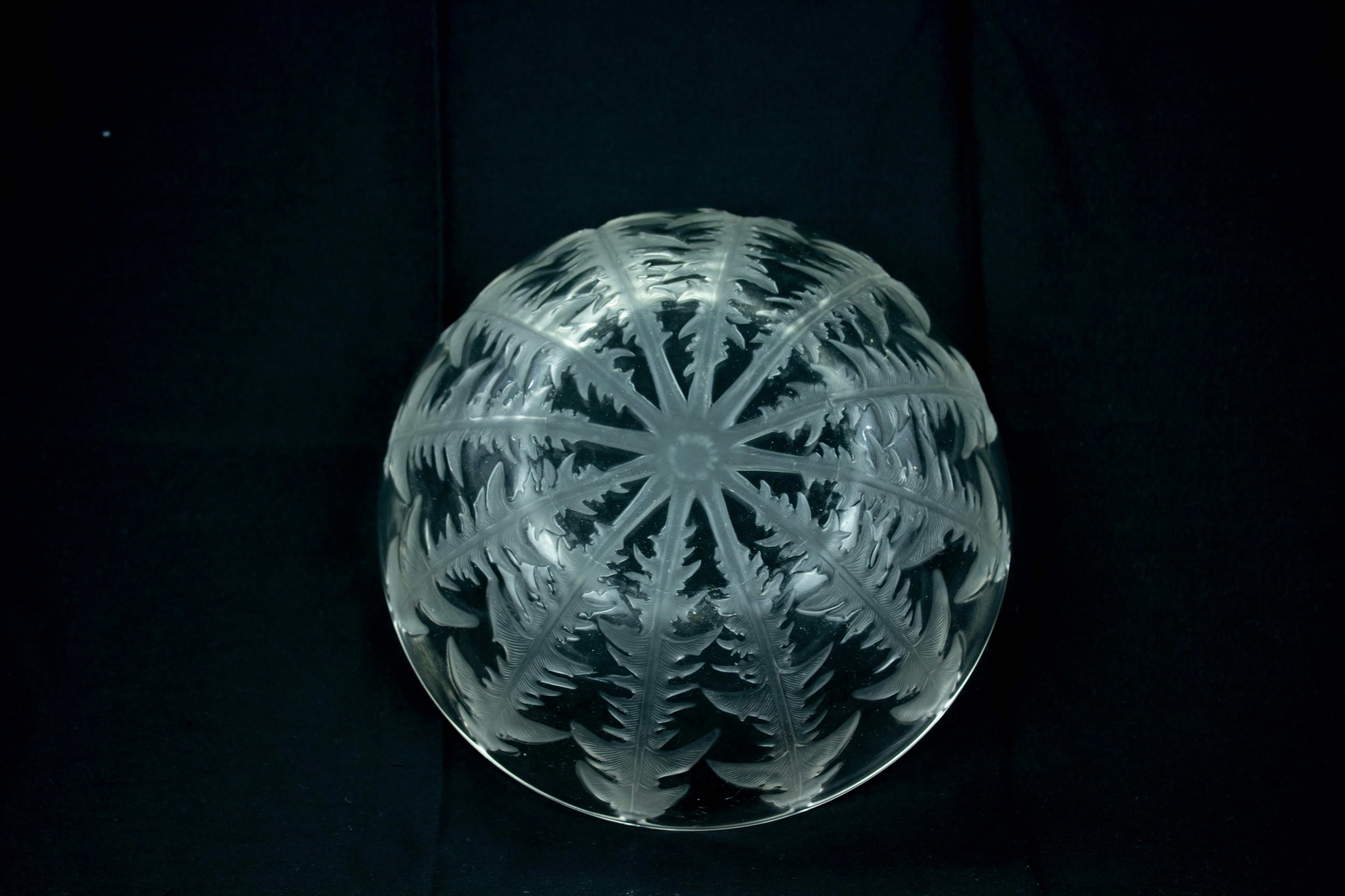 Early René Lalique, Dandelion 'pissenlit' Bowl in Clear Art Glass, 1930s-1940s In Good Condition For Sale In Schaerbeek, BE