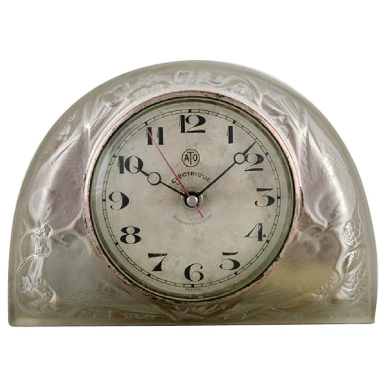 Early René Lalique "Moineaux" Clock in Satin Finished Art Glass, circa 1924