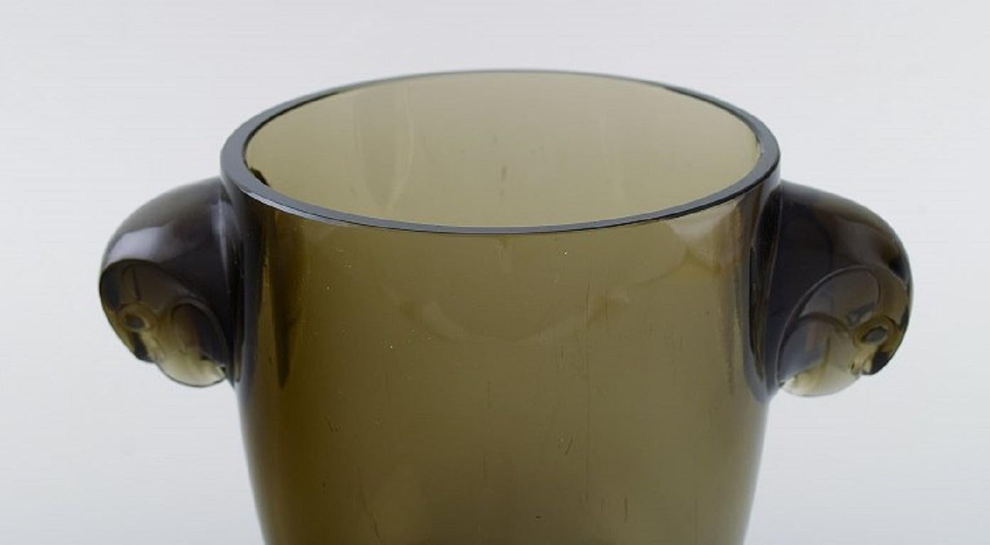 Frühe Ren-Lalique-Vase, Topasglas mit geformtem Hawk-Kopf auf beiden Seiten (Französisch) im Angebot