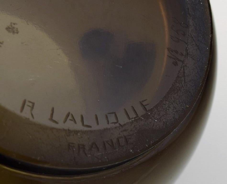 Français Vase Ren Lalique ancien, verre topaze avec tête d' Hawk moulée de chaque côté en vente
