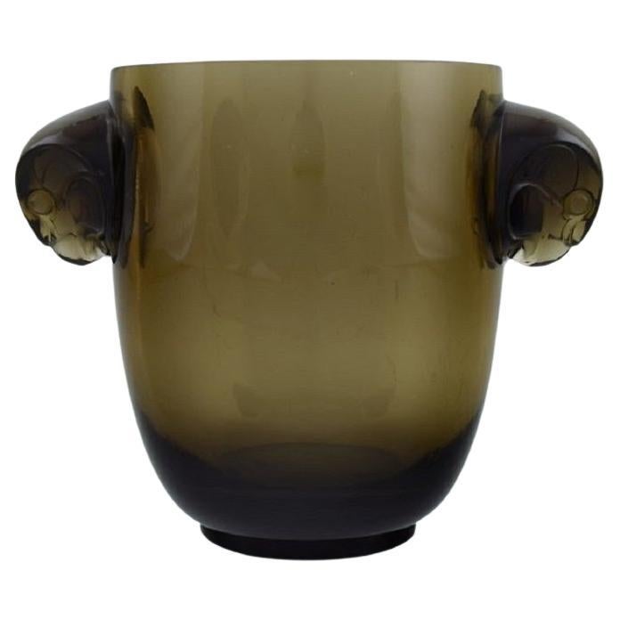 Frühe Ren-Lalique-Vase, Topasglas mit geformtem Hawk-Kopf auf beiden Seiten im Angebot