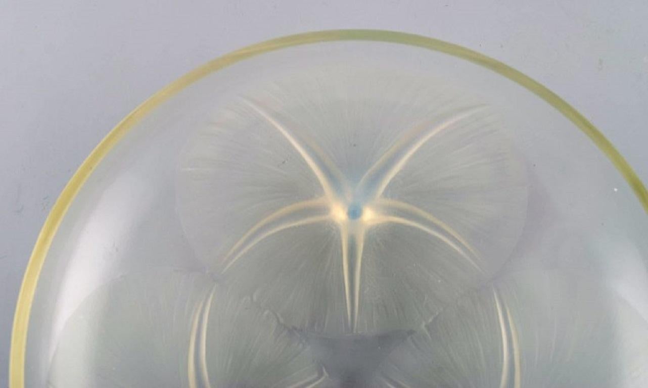 Francese Ciotola Volubilis di René Lalique in vetro soffiato a bocca, trasparente e smerigliato in vendita