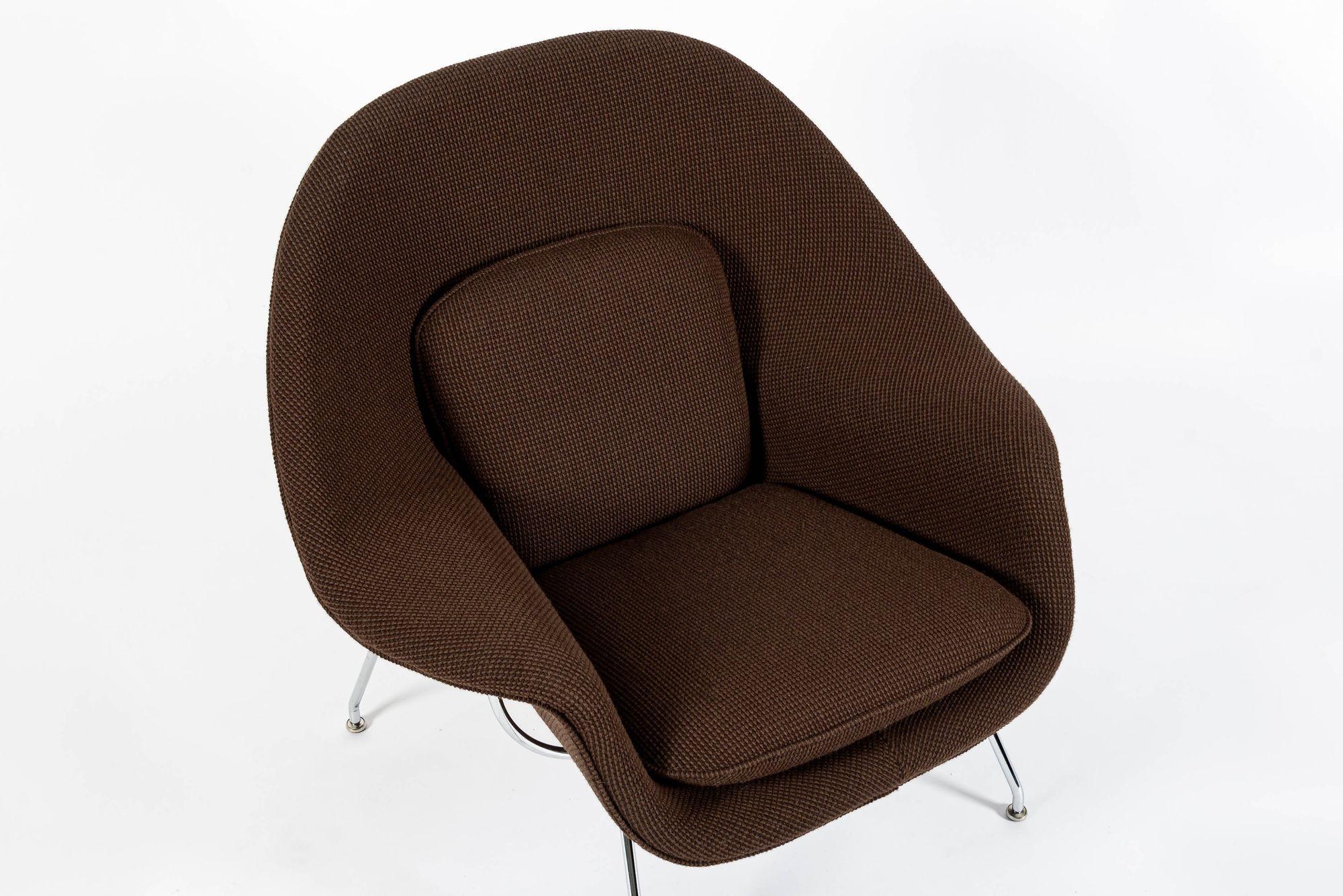 Chaise longue Womb brune du milieu du siècle restaurée par Saarinen pour Knoll en vente 3