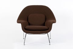 Chaise longue Womb brune du milieu du siècle restaurée par Saarinen pour Knoll