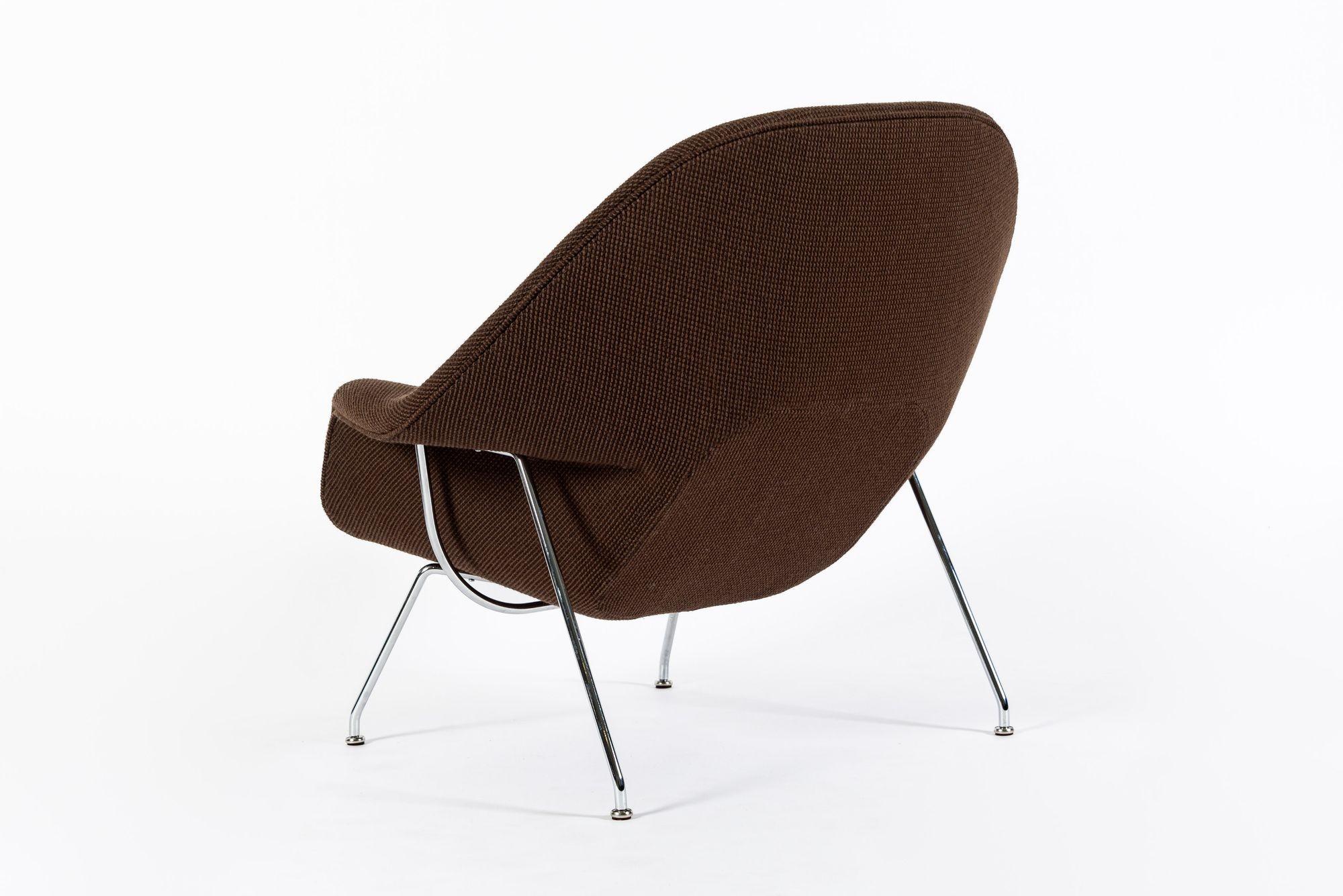 Chaise longue Womb brune du milieu du siècle restaurée par Saarinen pour Knoll Bon état - En vente à Detroit, MI