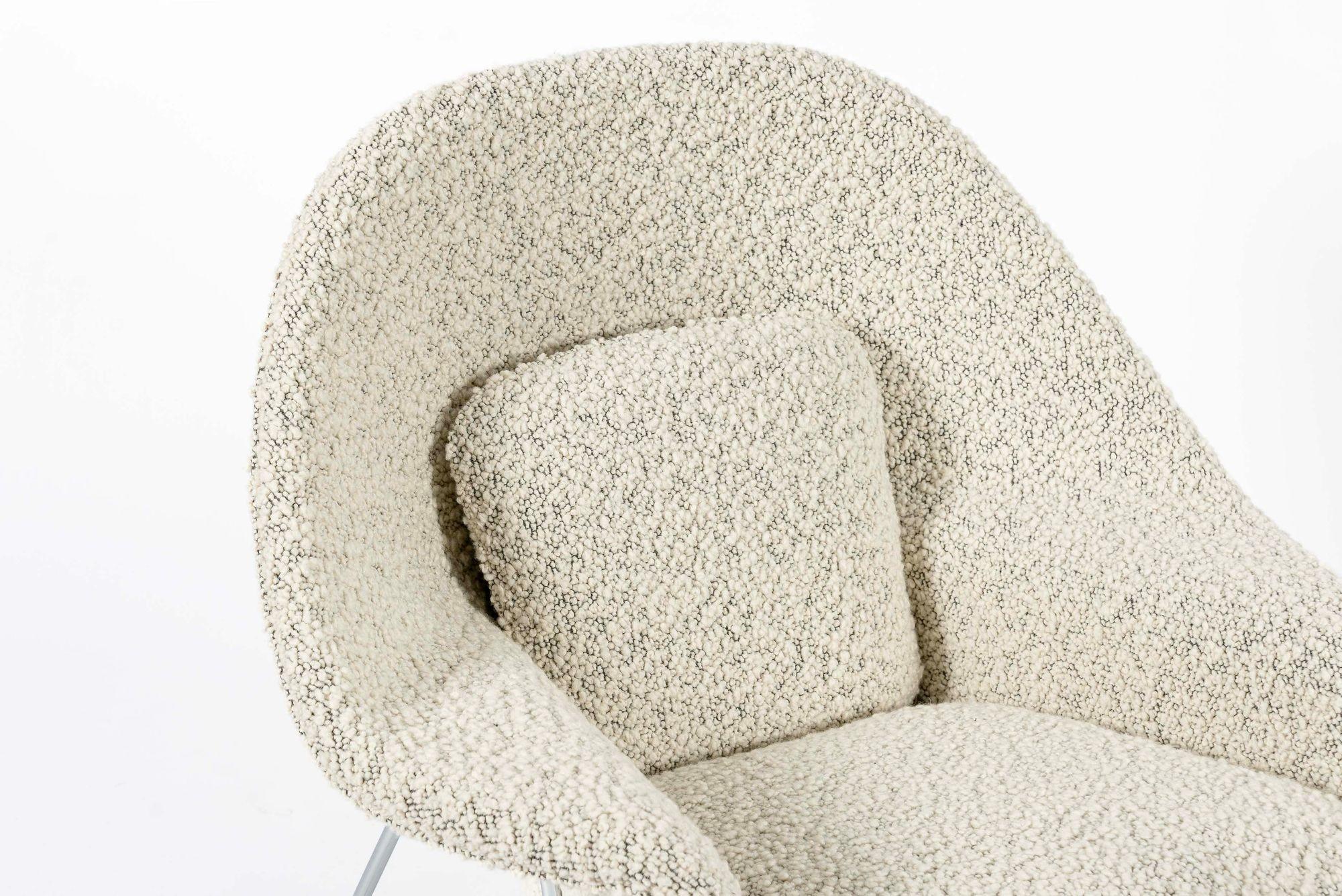 Chaise Womb en laine ivoire du milieu du siècle restaurée par Saarinen pour Knoll Multiples en vente 5