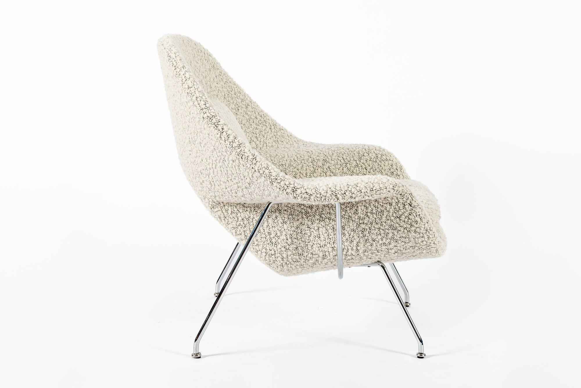 Chaise Womb en laine ivoire du milieu du siècle restaurée par Saarinen pour Knoll Multiples Bon état - En vente à Detroit, MI