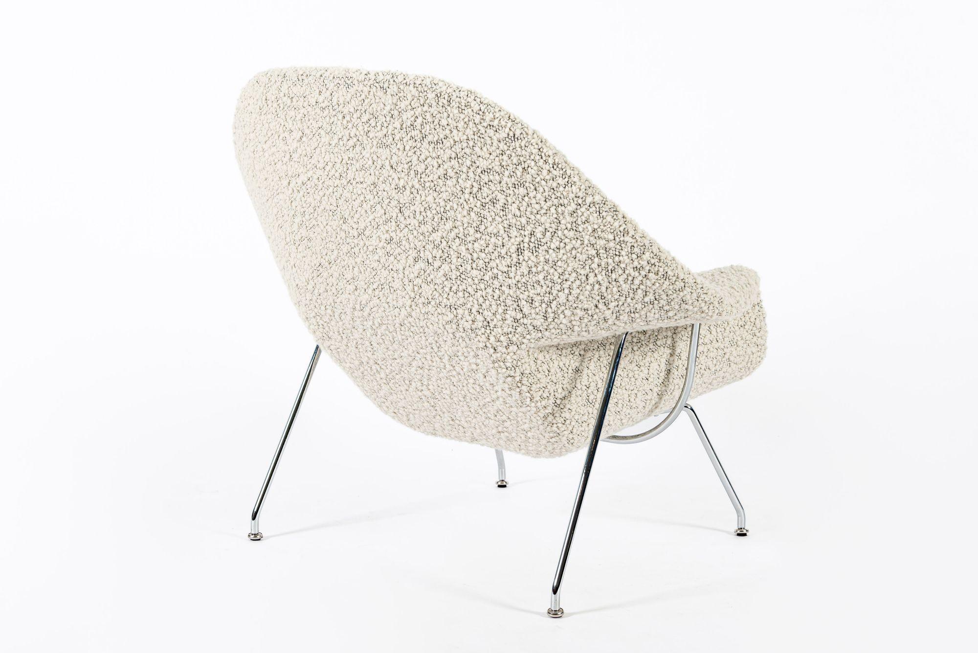 Milieu du XXe siècle Chaise Womb en laine ivoire du milieu du siècle restaurée par Saarinen pour Knoll Multiples en vente
