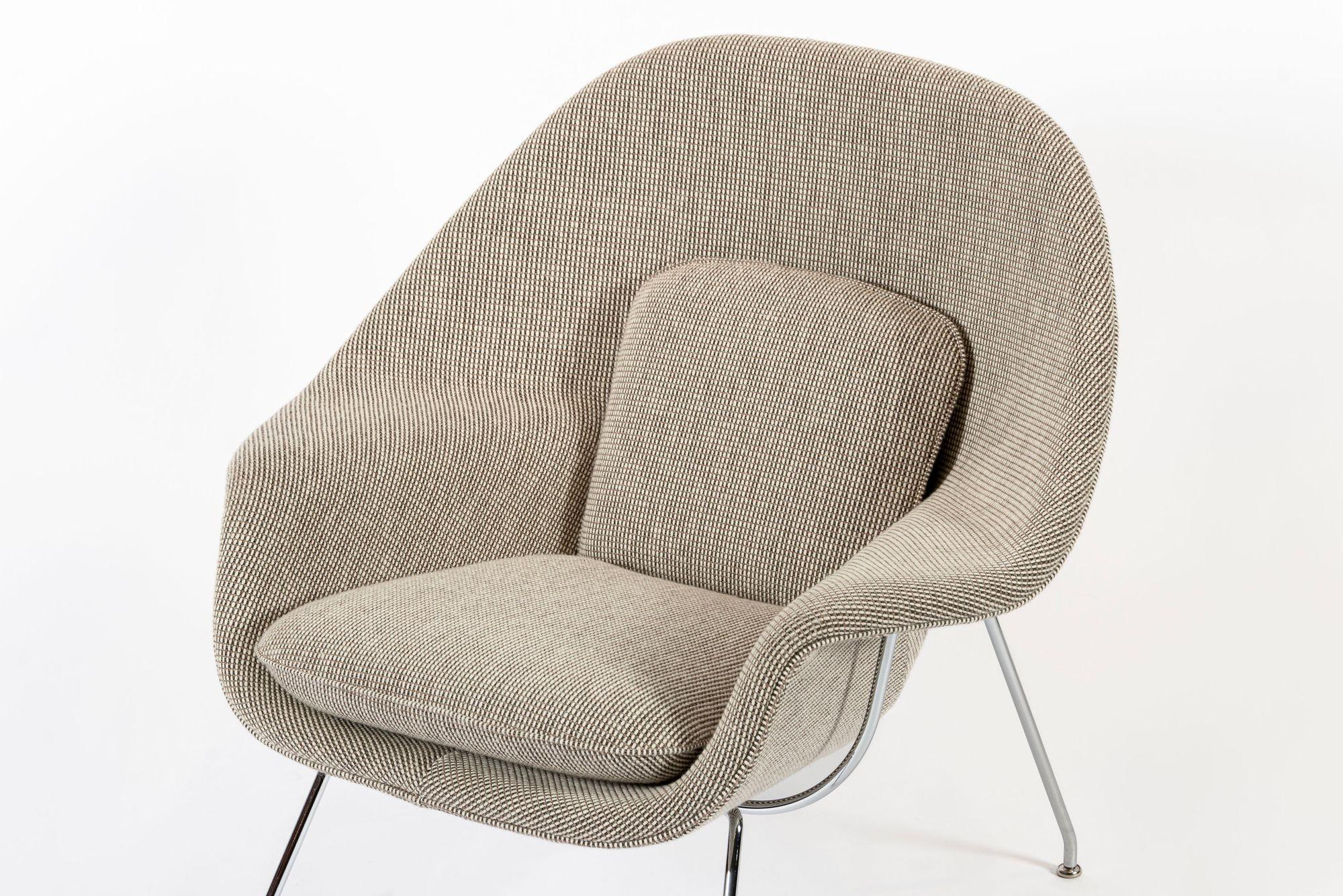 Américain Chaise longue Tan Womb du milieu du siècle, restaurée, par Saarinen pour Knoll en vente