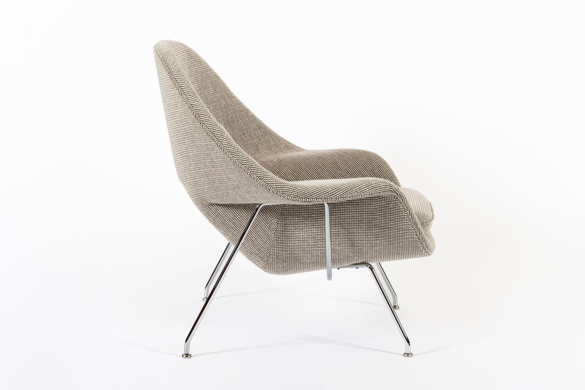 Acier Chaise longue Tan Womb du milieu du siècle, restaurée, par Saarinen pour Knoll en vente