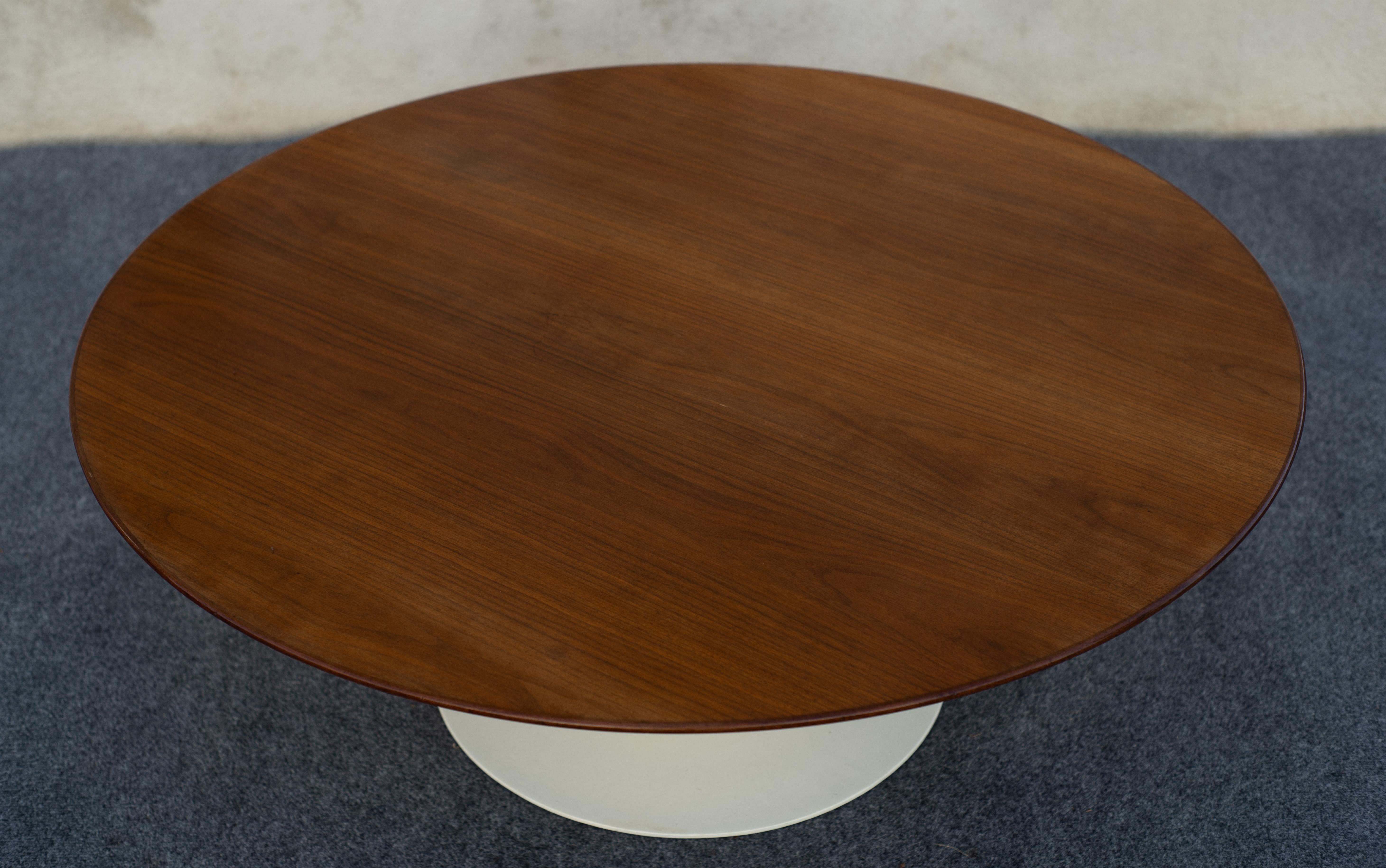 Früh restaurierter Saarinen Knoll 42
