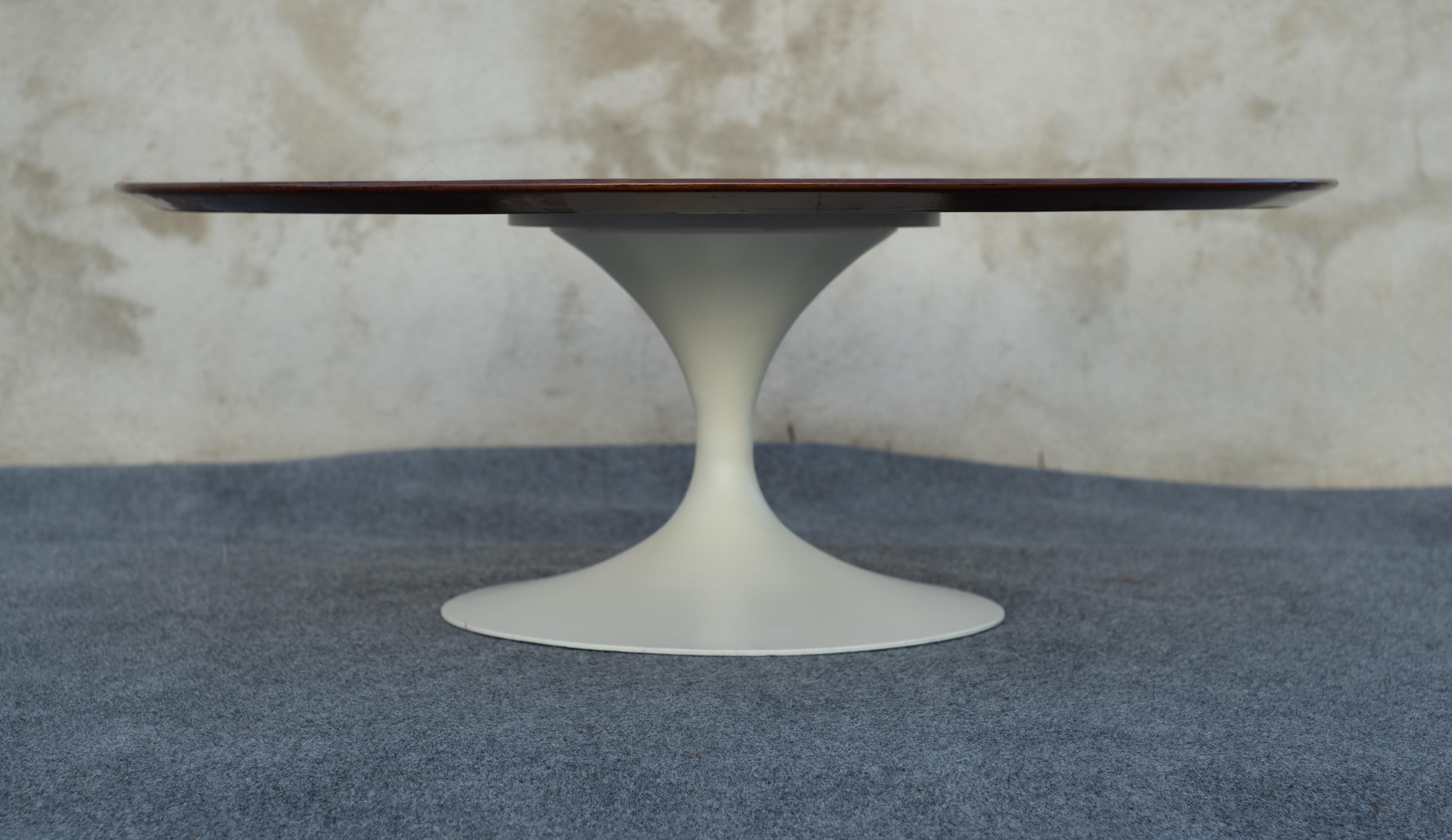 Früh restaurierter Saarinen Knoll 42