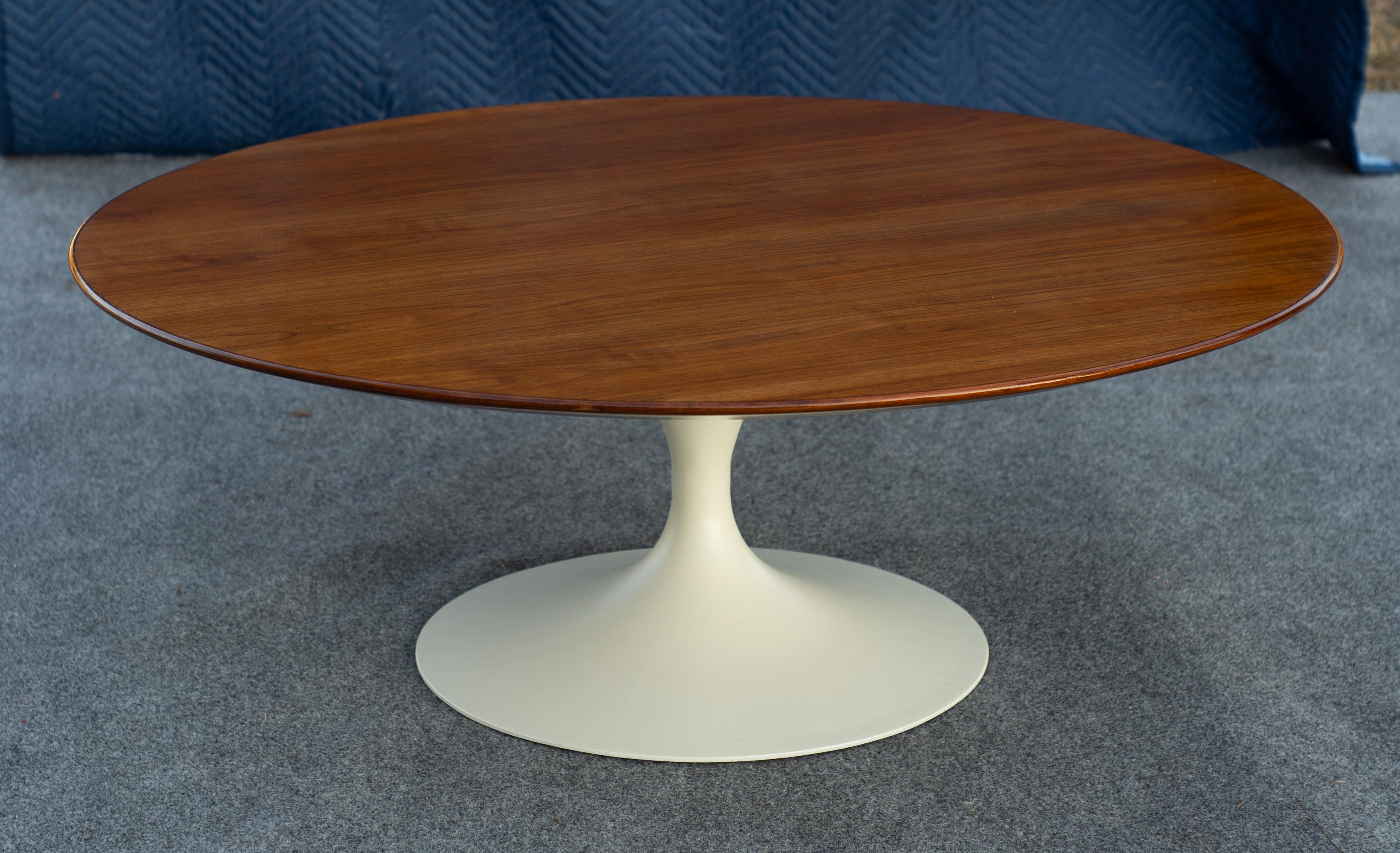 Seit den 1950er Jahren haben diese Tische, wie auch die Möbel dieser Ära von Knoll insgesamt, aus gutem Grund Kultstatus erlangt. In gewisser Weise stellen sie den Höhepunkt des amerikanischen Mid-Century-Designs dar: absolut zeitloses Aussehen und