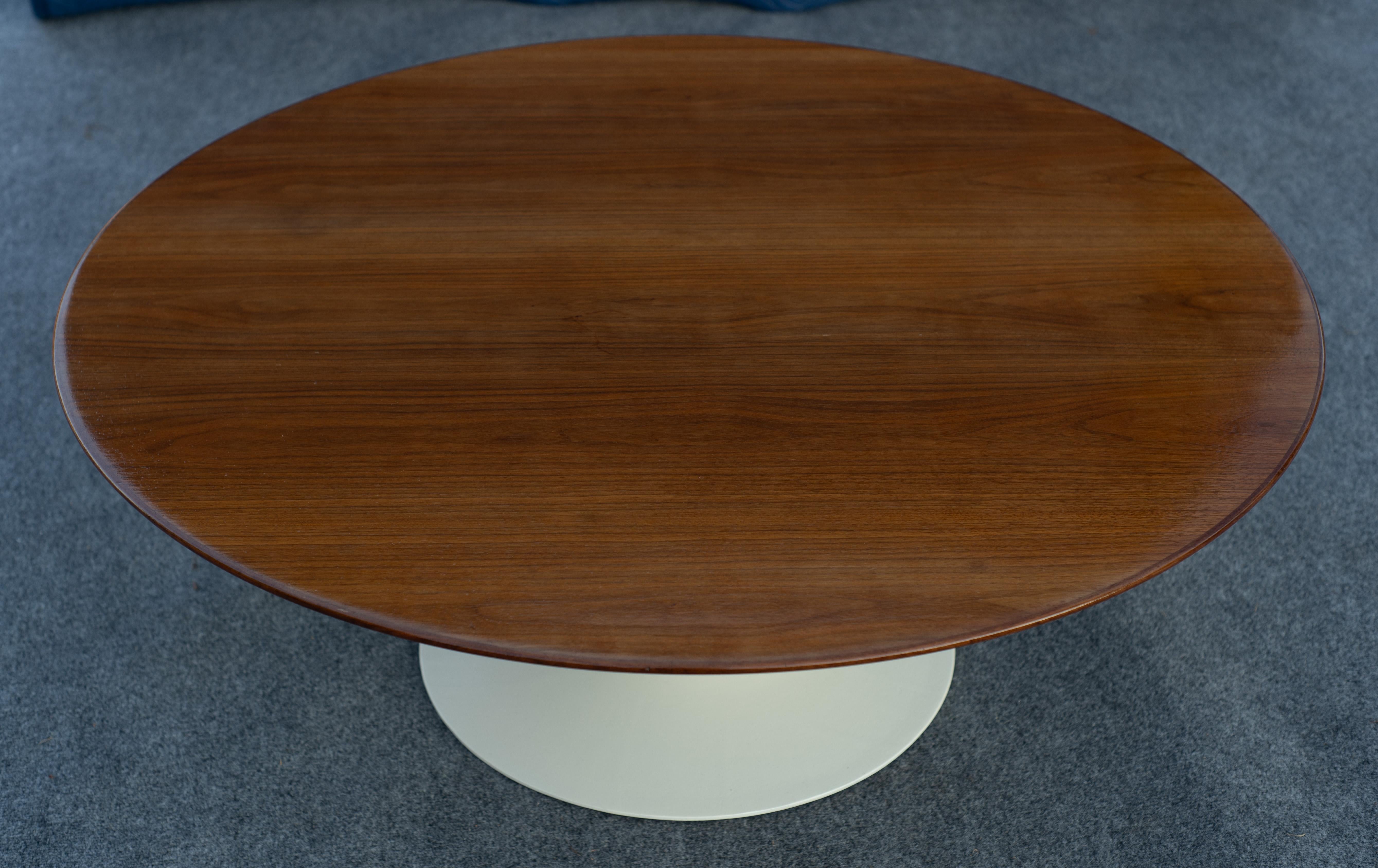 Früh restaurierter Saarinen Knoll 42