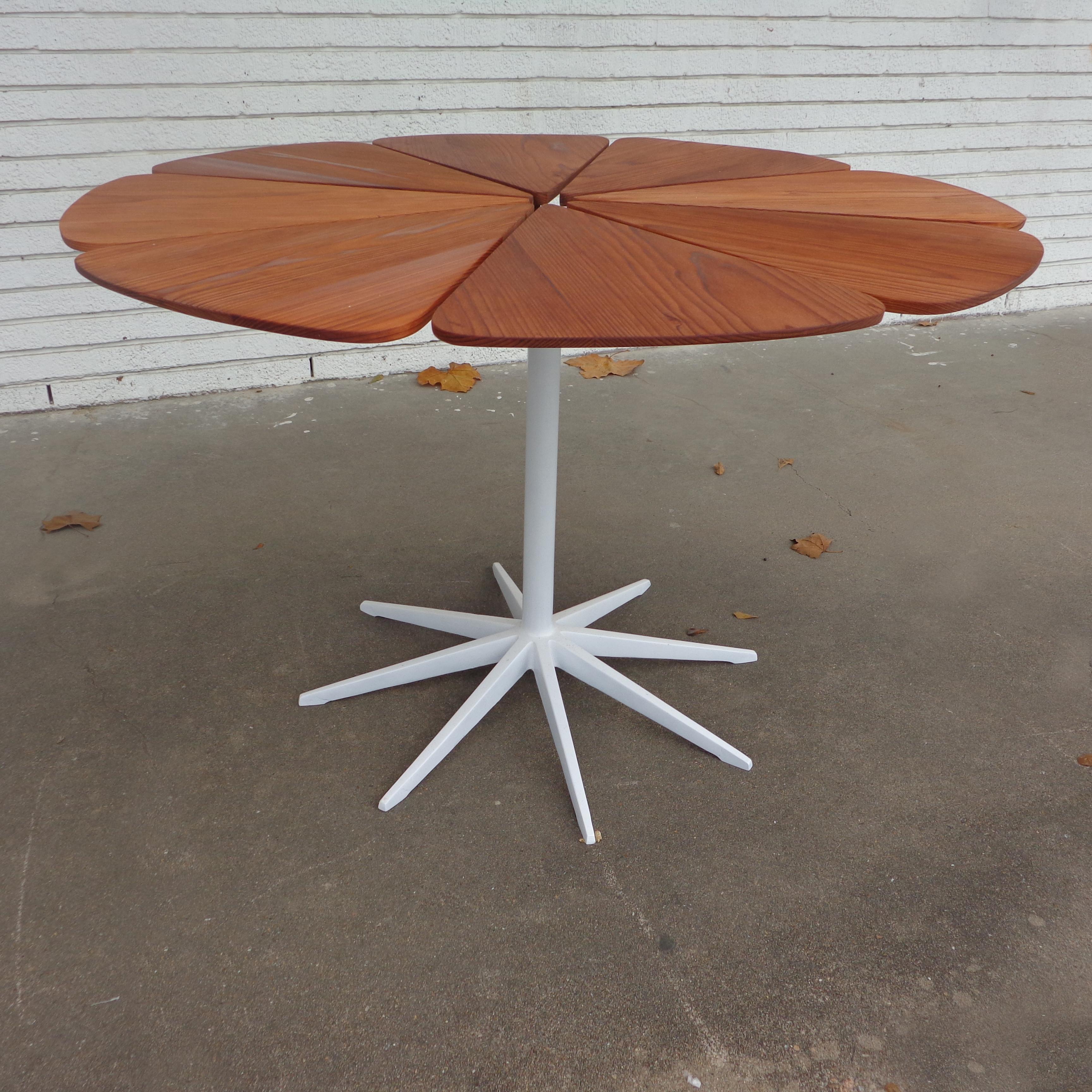 Mid-Century Modern Early Richard Schultz 43 inch  Redwood Petal Dining Table need to realign petals For Sale