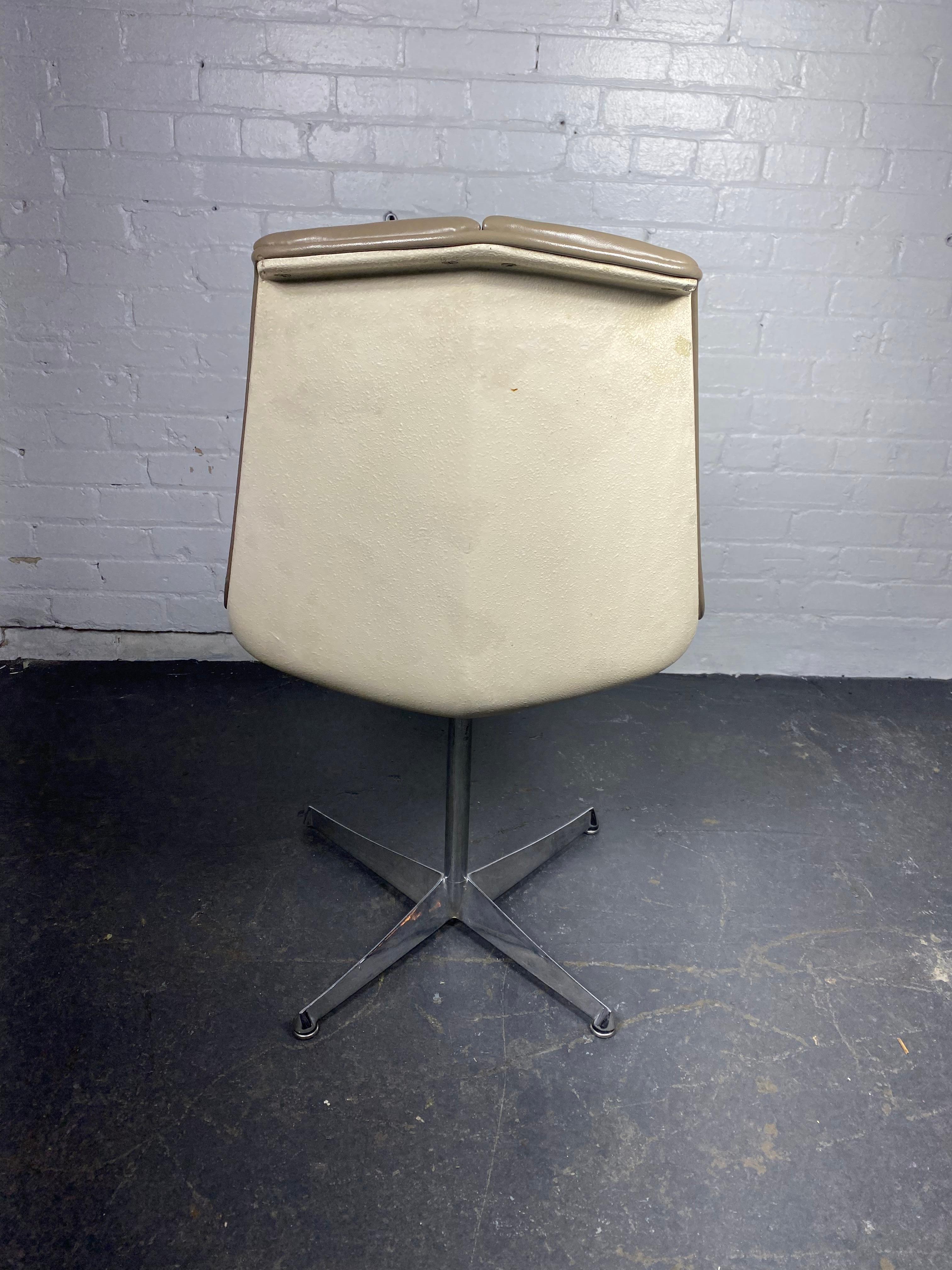 Early Richard Schultz for Knoll Side Desk Chair..early Knoll label In Good Condition In Buffalo, NY