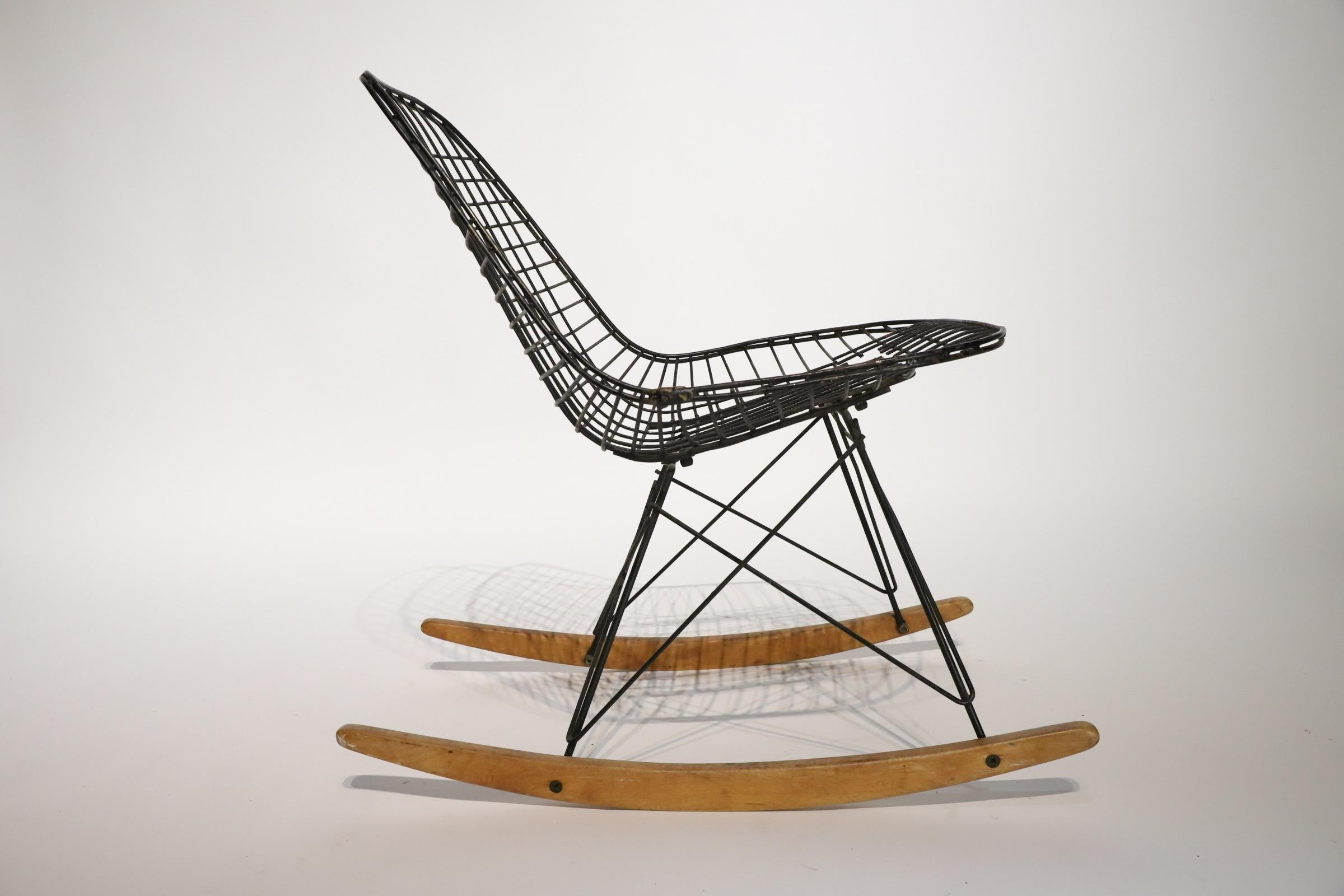 Early RKR Rocking Chair by Charles and Ray Eames For Sale 4