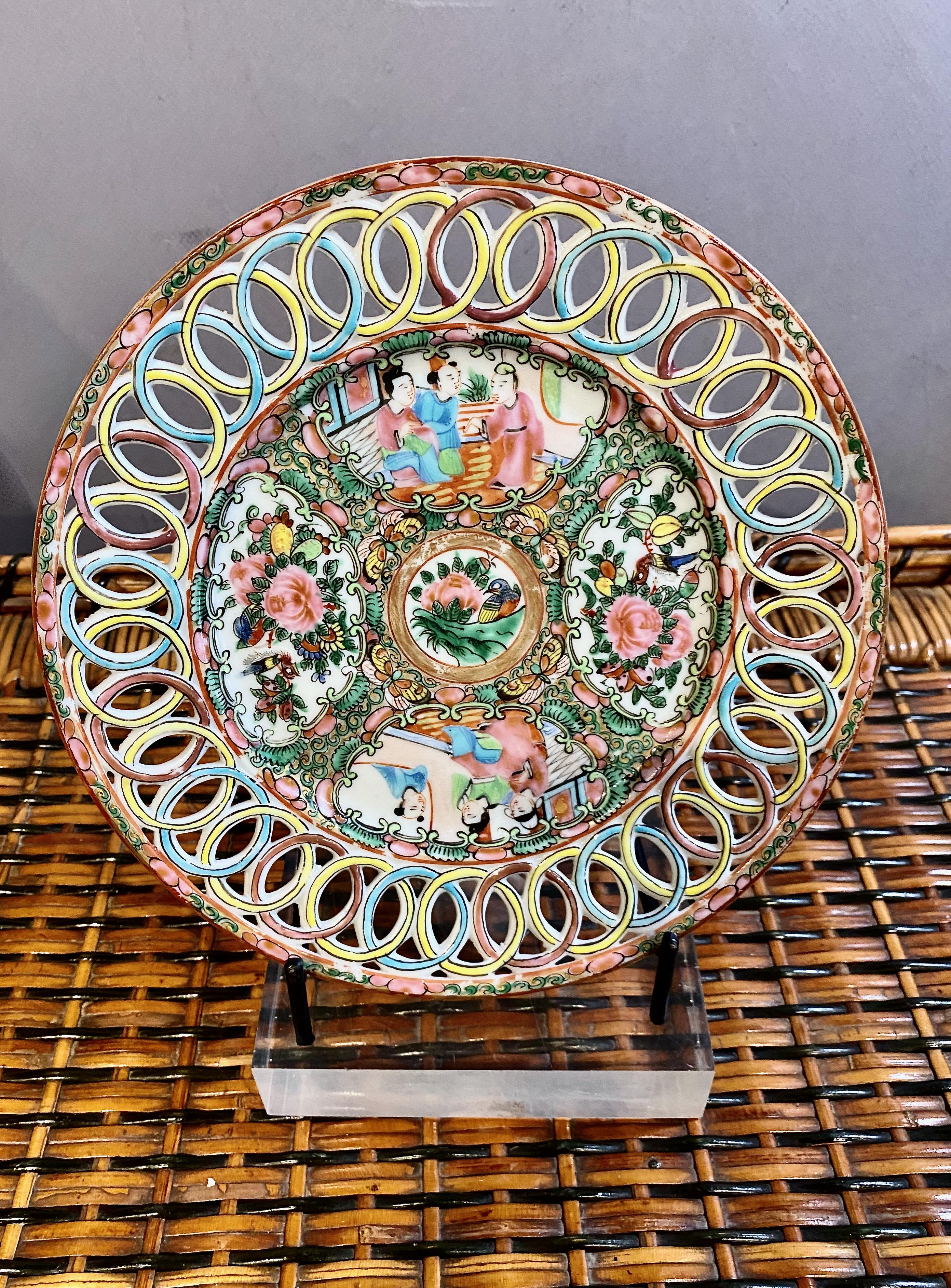This is a very good example of a c. 1820-1840 Chinese Export Rose Medallion Reticulated plate. The plate is finely decorated with the traditional Medallion design of reserves of florals and a court scene. The plate is in overall very good to