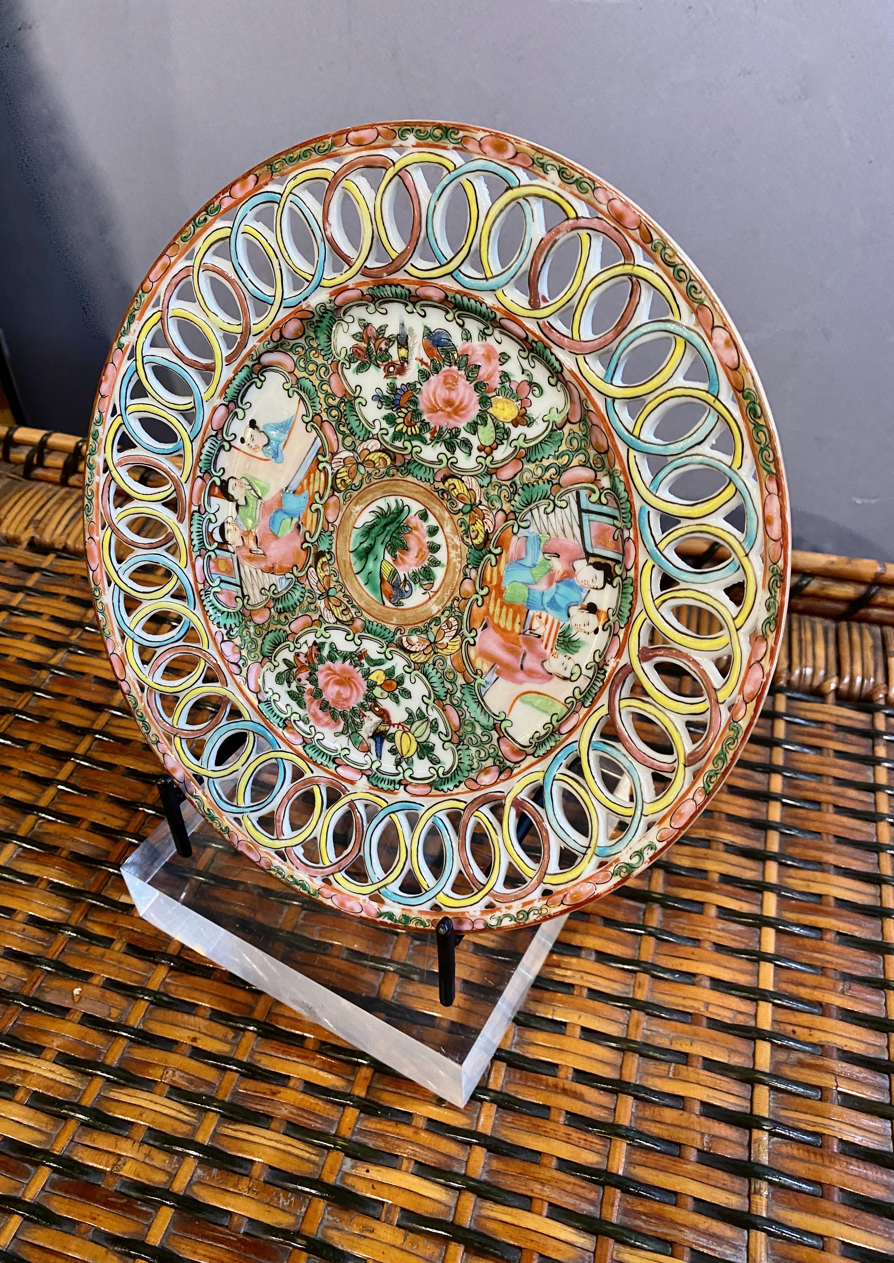 Early Rose Medallion Reticulated Plate In Good Condition In Pasadena, CA