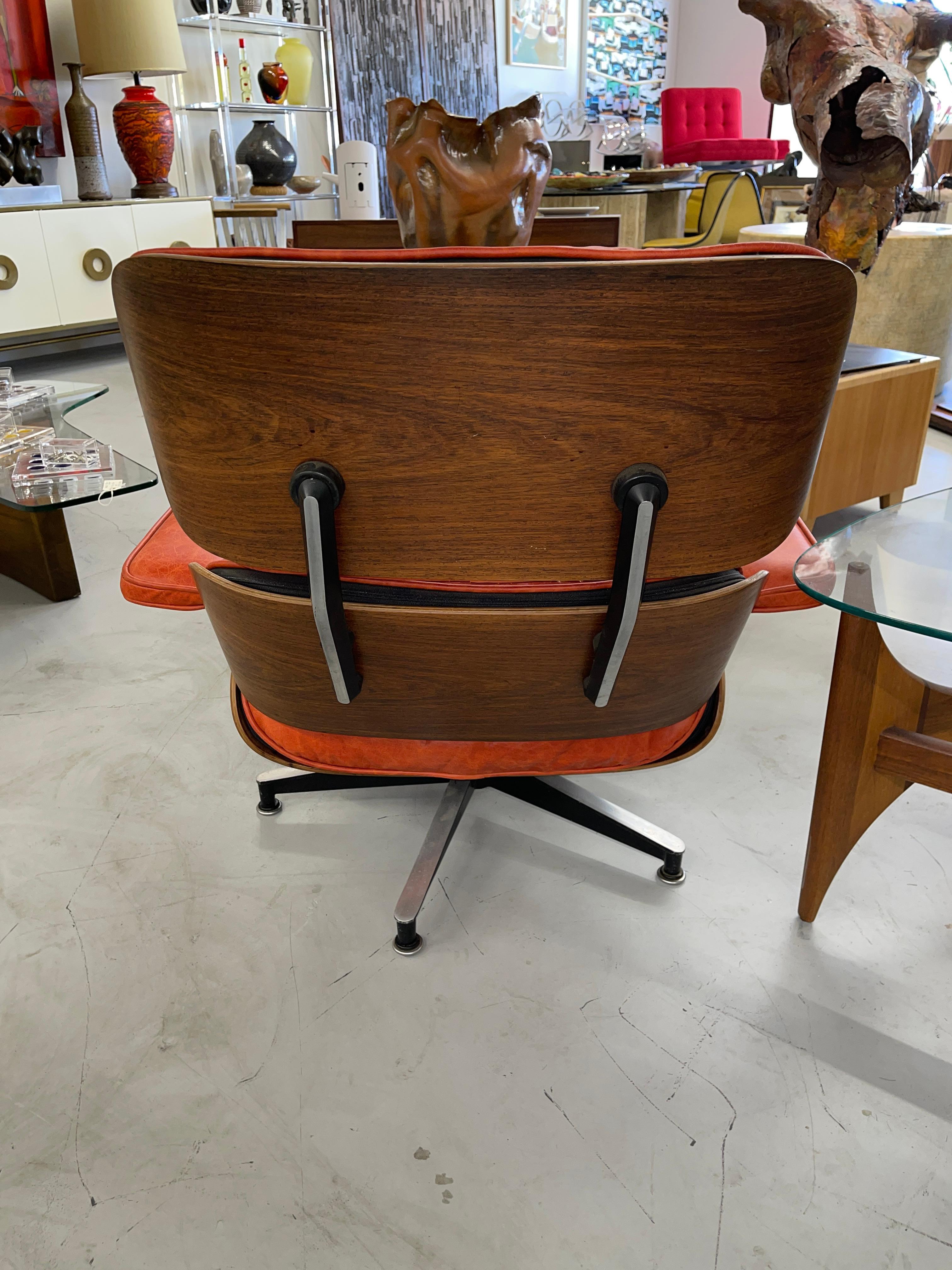 Early Rosewood Eames 670 / 671 Chair and Ottoman Coral Leather In Good Condition In Palm Springs, CA