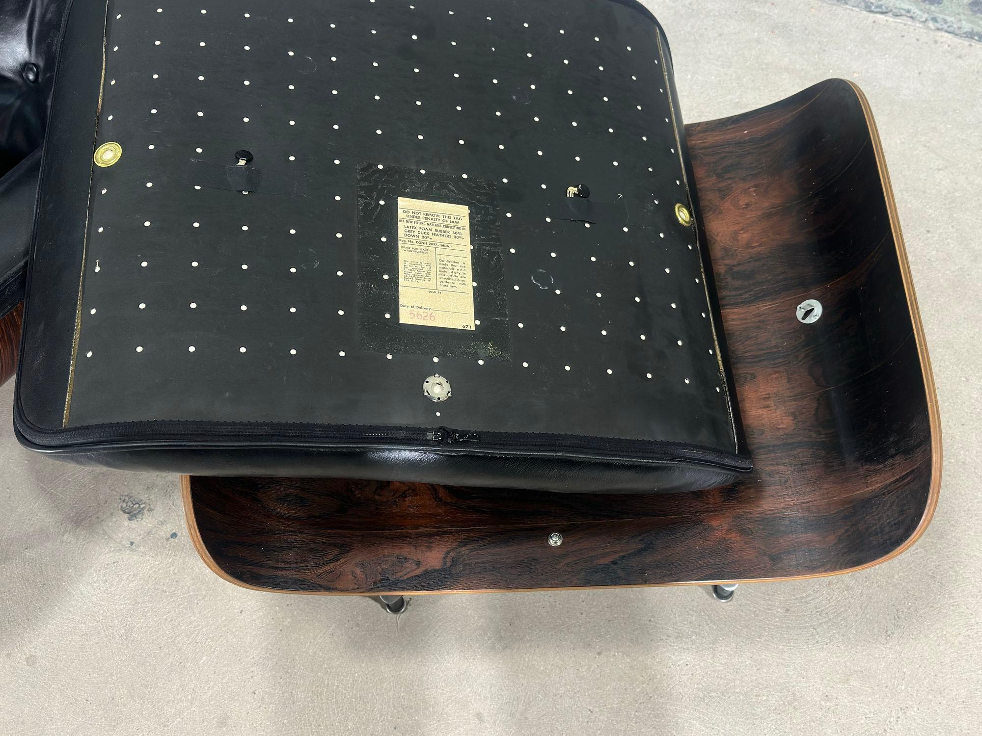 Early Rosewood Eames 670 Lounge Chair 671/Ottoman, 1960 For Sale 8