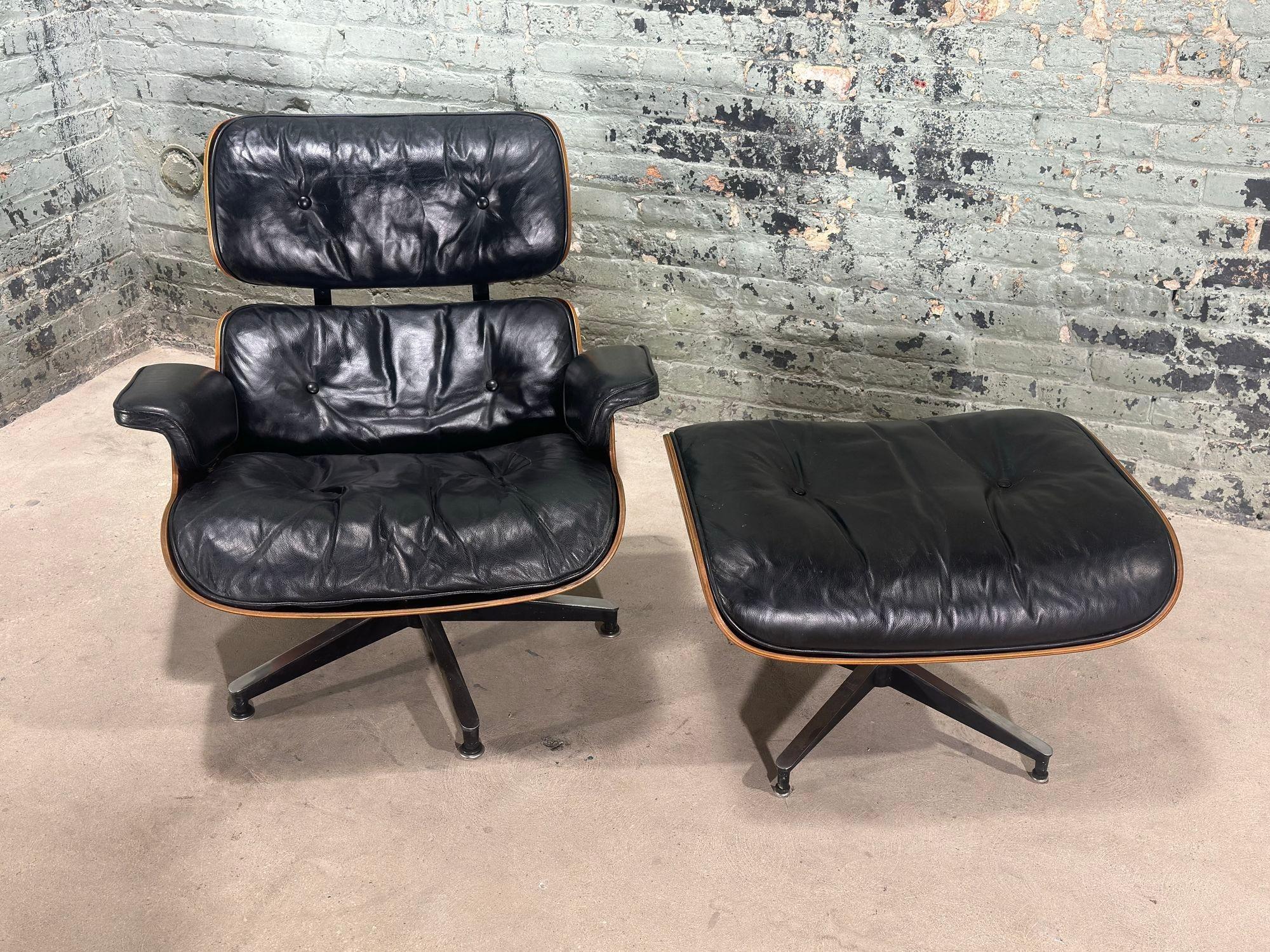 Early Rosewood Eames 670 Lounge Chair 671/Ottoman, 1960 In Good Condition For Sale In Chicago, IL