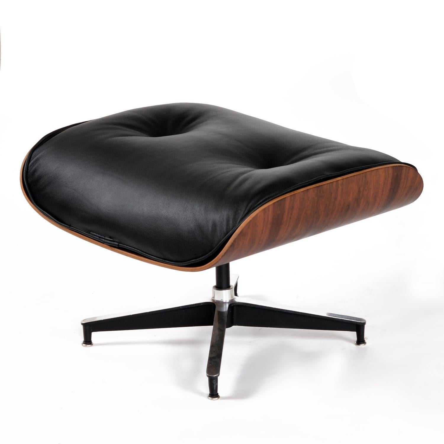 American Early Rosewood Eames Lounge Chair and Ottoman by Herman Miller in Black Leather