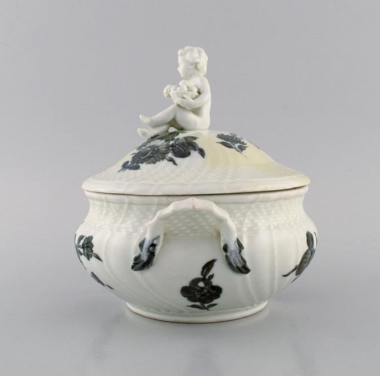 Danese Zuppiera in porcellana con coperchio curvo a fiore blu di Royal Copenhagen in vendita