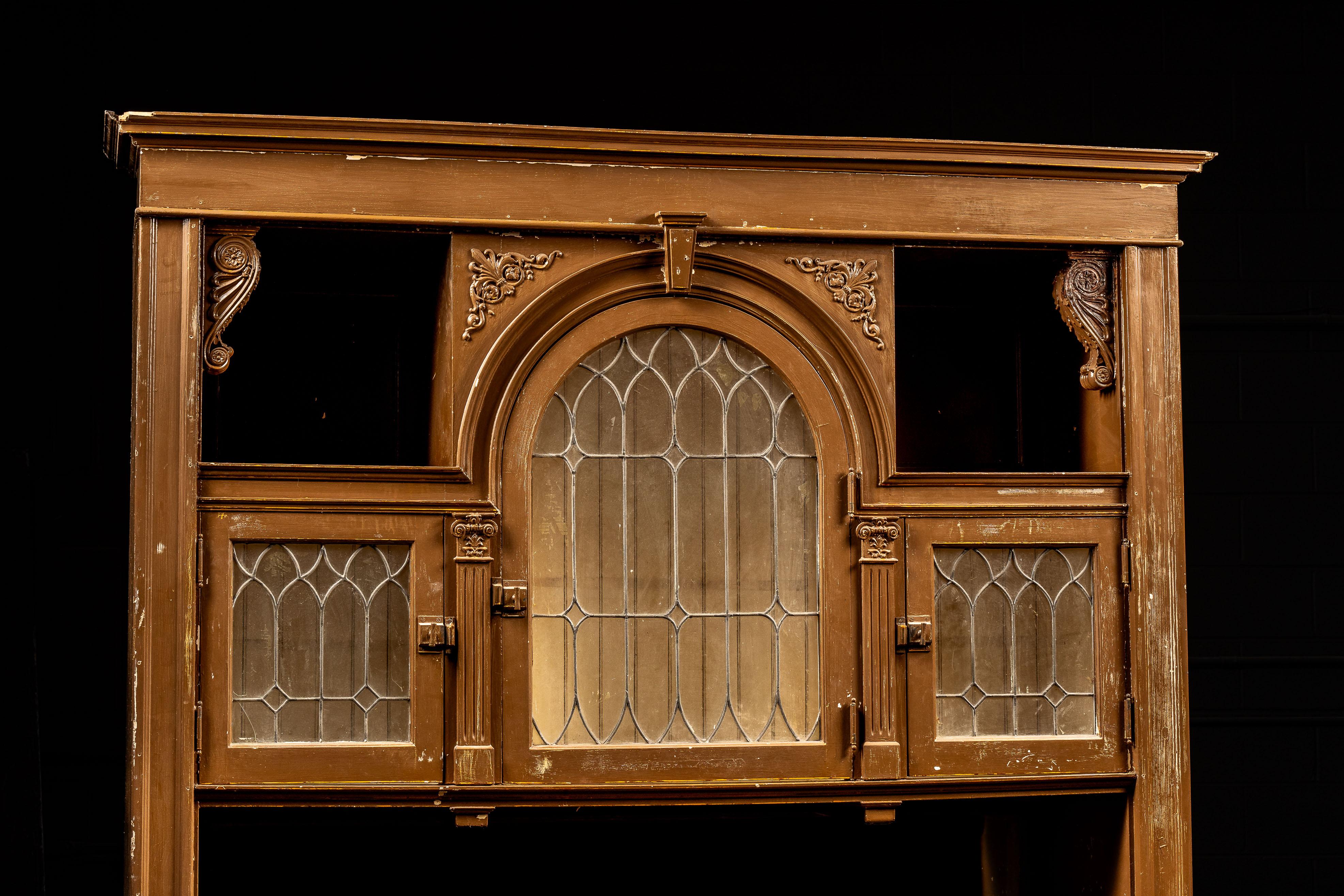 Early Rustic Painted Hutch In Distressed Condition For Sale In Dekalb, IL