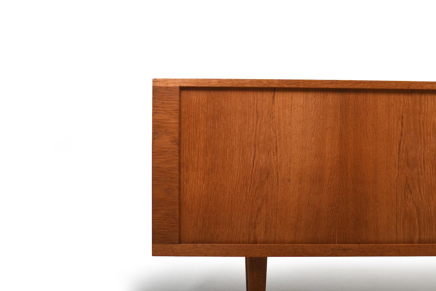 Early RY25 Sideboard by Hans J. Wegner for Ry Møbler For Sale 2