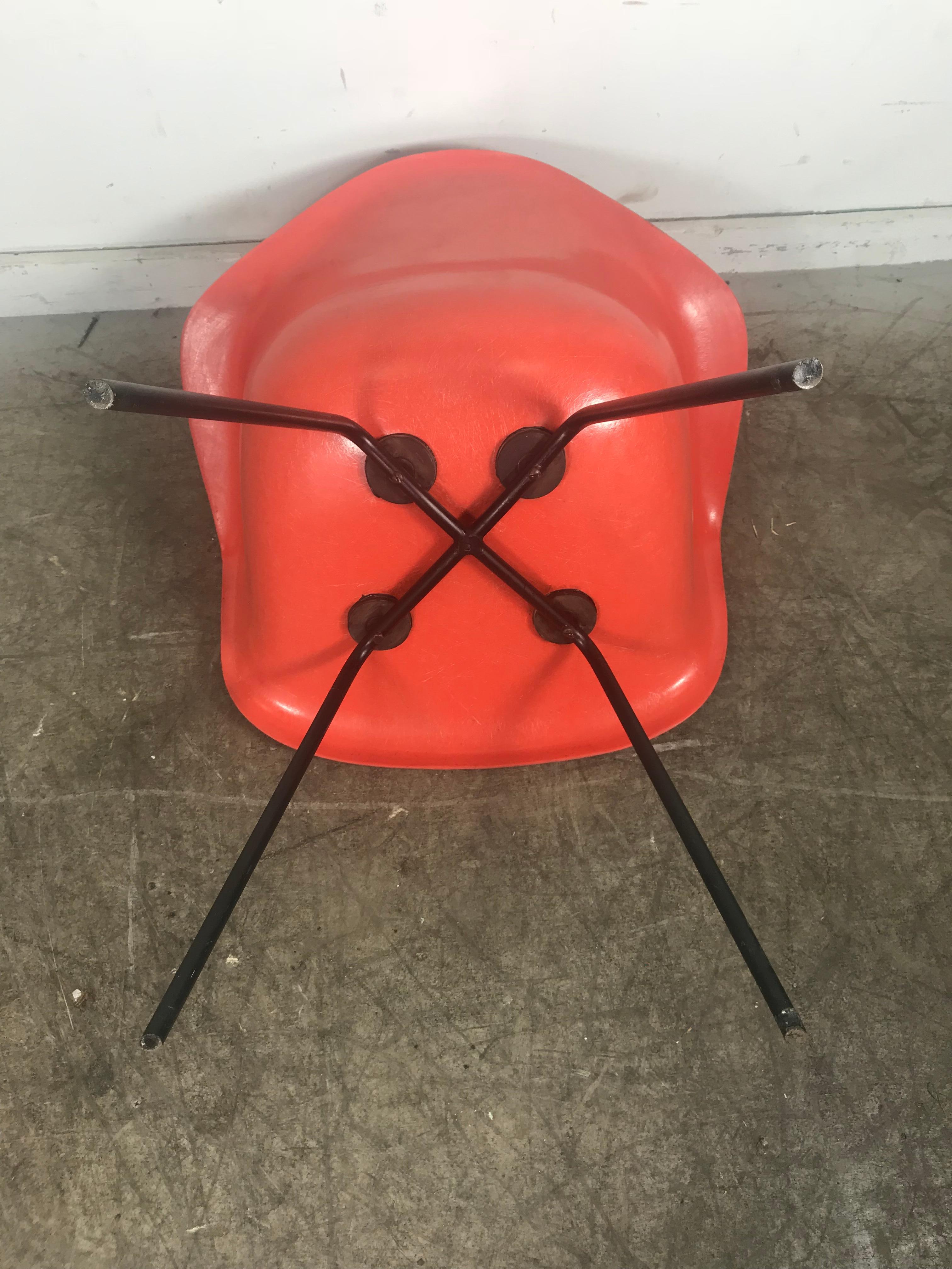 Early Salmon color Charles and Ray Eames Arm Shell Chair, 2nd generation X base In Excellent Condition For Sale In Buffalo, NY