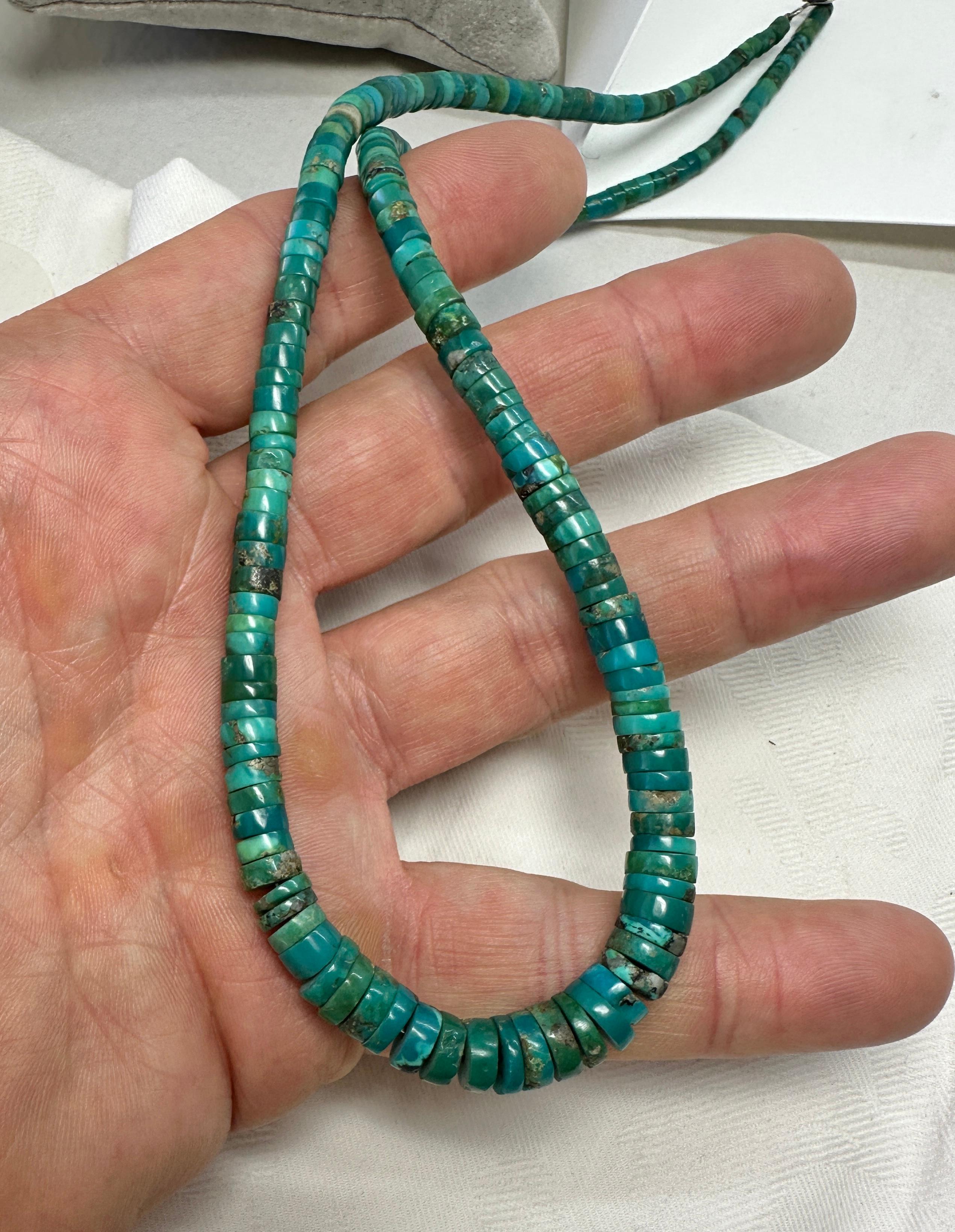 Frühe Santo Domingo Pueblo Greasy Caribbean Blue Green Heishi Türkis-Halskette (Indigene Kunst (Nord-/Südamerika)) im Angebot