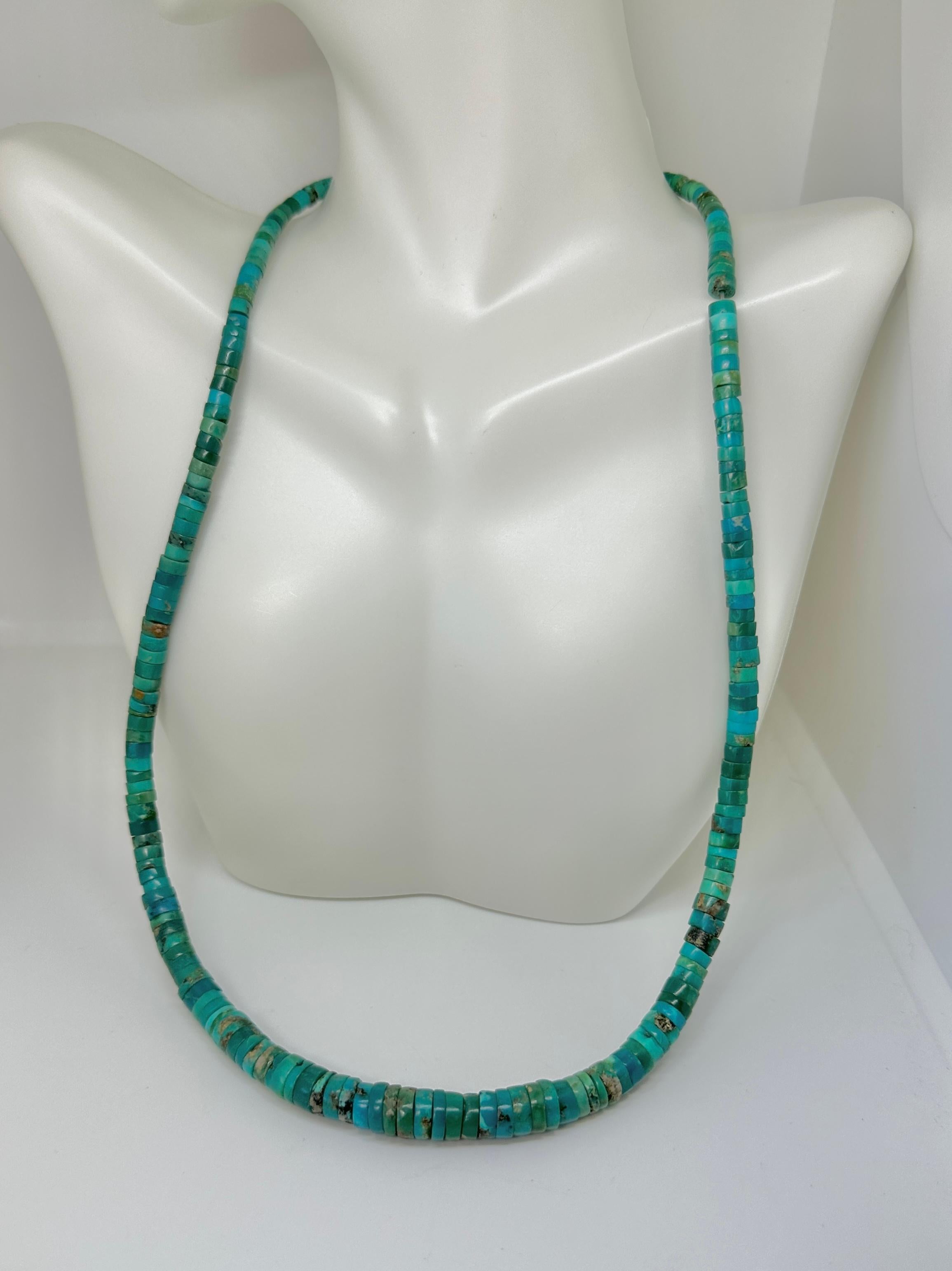 Early Santo Domingo Pueblo Greasy Caribbean Blue Green Heishi Turquoise Necklace In Excellent Condition For Sale In New York, NY