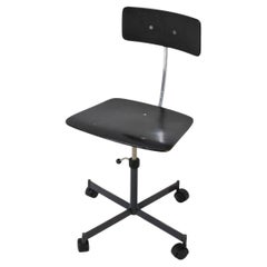 Silla moderna escandinava Kevi de Jorgen Rasmussen para Fritz Hansen