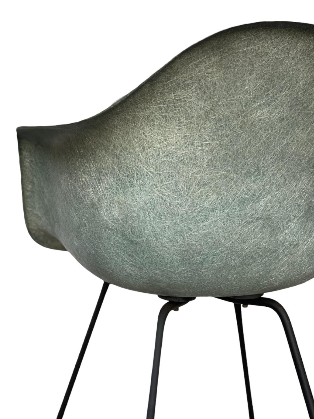 Early Seafoam Green Eames Armchair by Zenith Plastics In Good Condition In Brooklyn, NY